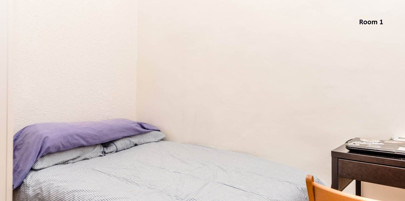 Private room for rent for €300 per month in Barcelona, Carrer de Lancaster