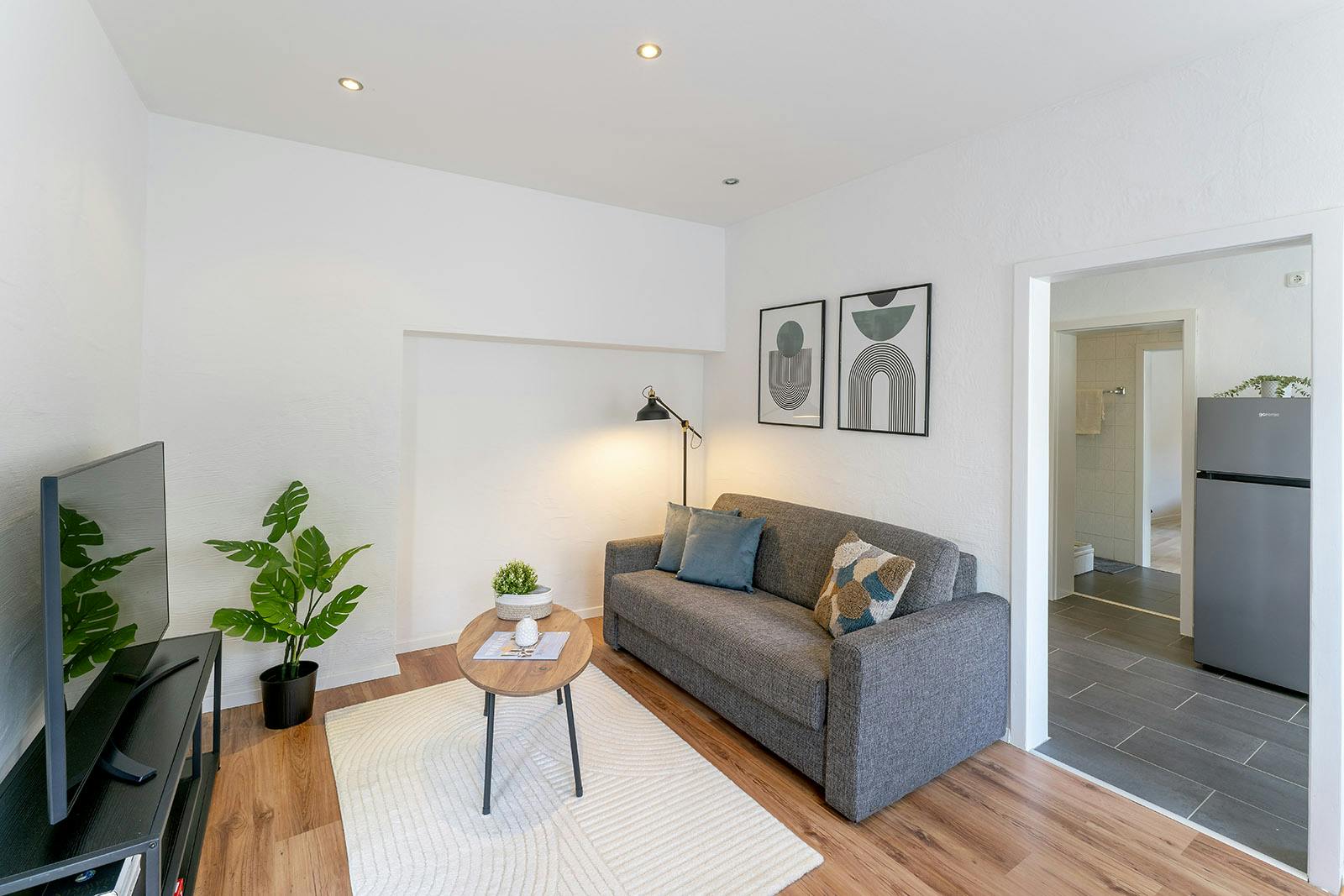 公寓 正在以 €1,350 的月租出租，其位于 Bendorf, Untere Vallendarer Straße