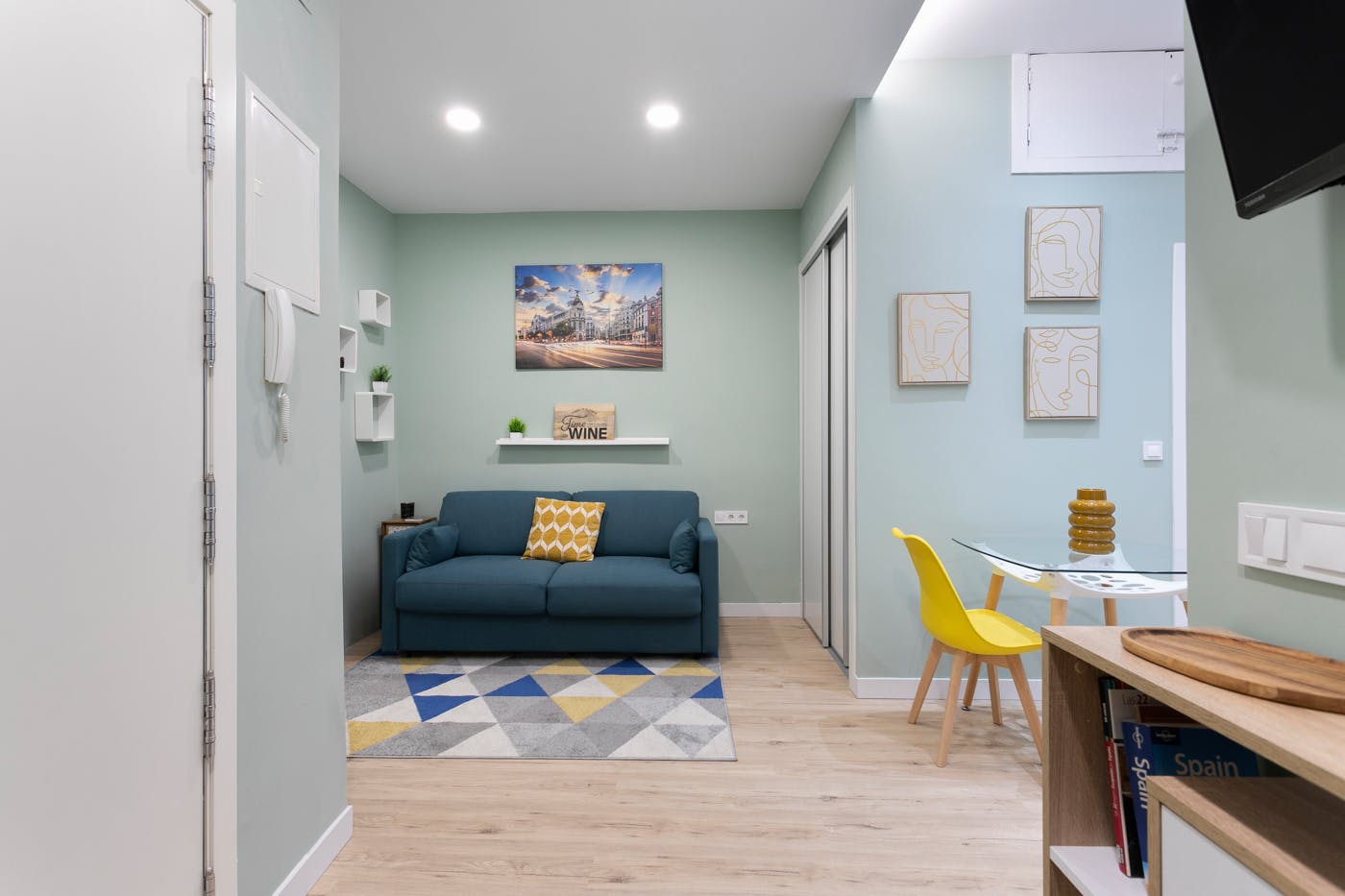 Studio for rent for €1,290 per month in Madrid, Travesía de la Parada