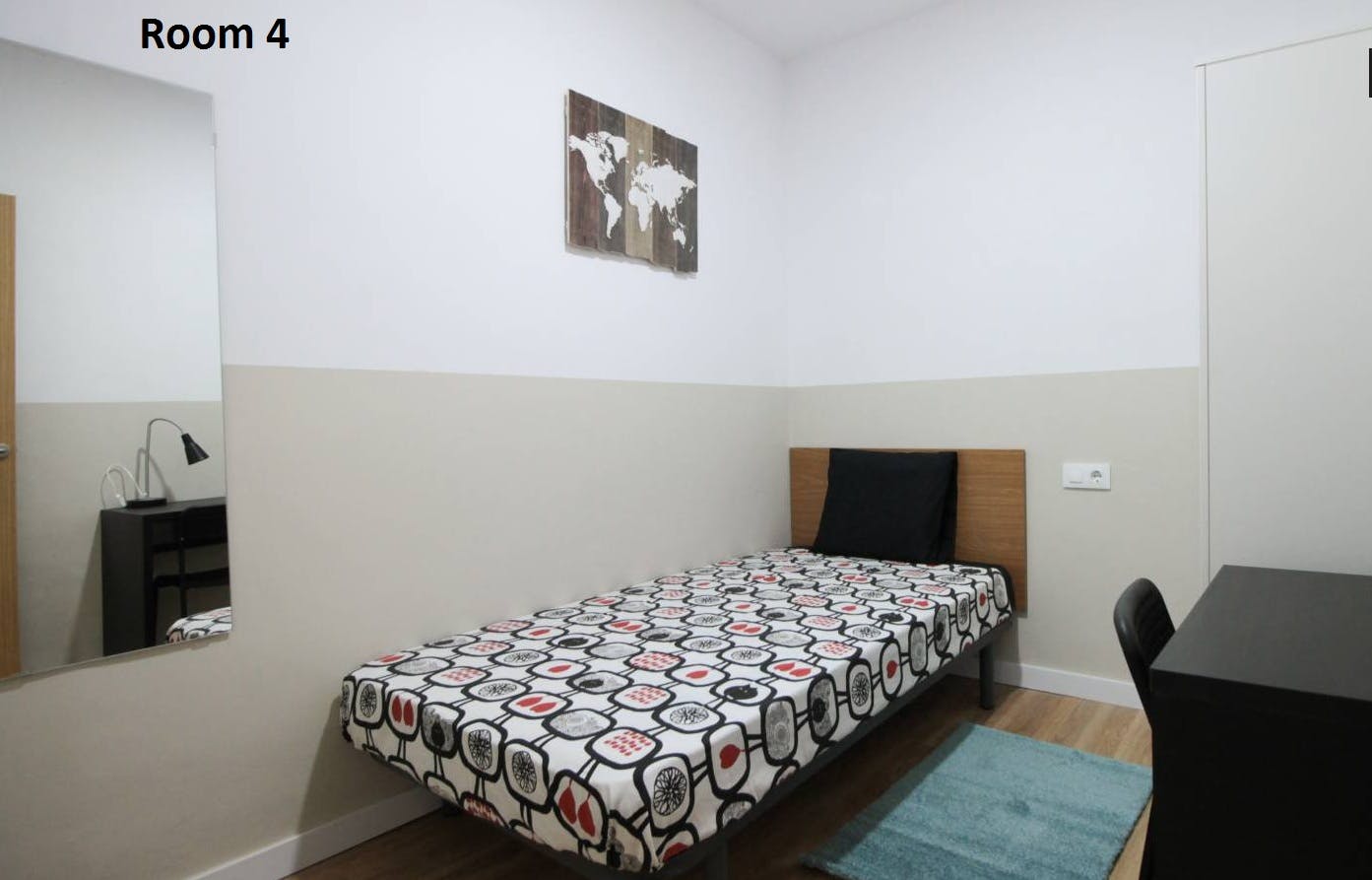 Quarto privado para alugar por € 270 por mês em Barcelona, Carrer de la Lluna