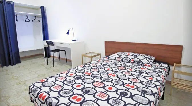 Private room for rent for €390 per month in Barcelona, Carrer de la Lluna