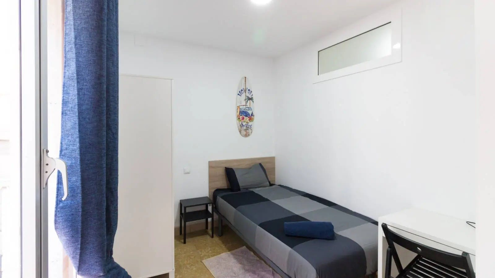 Private room for rent for €360 per month in Barcelona, Carrer de la Lluna