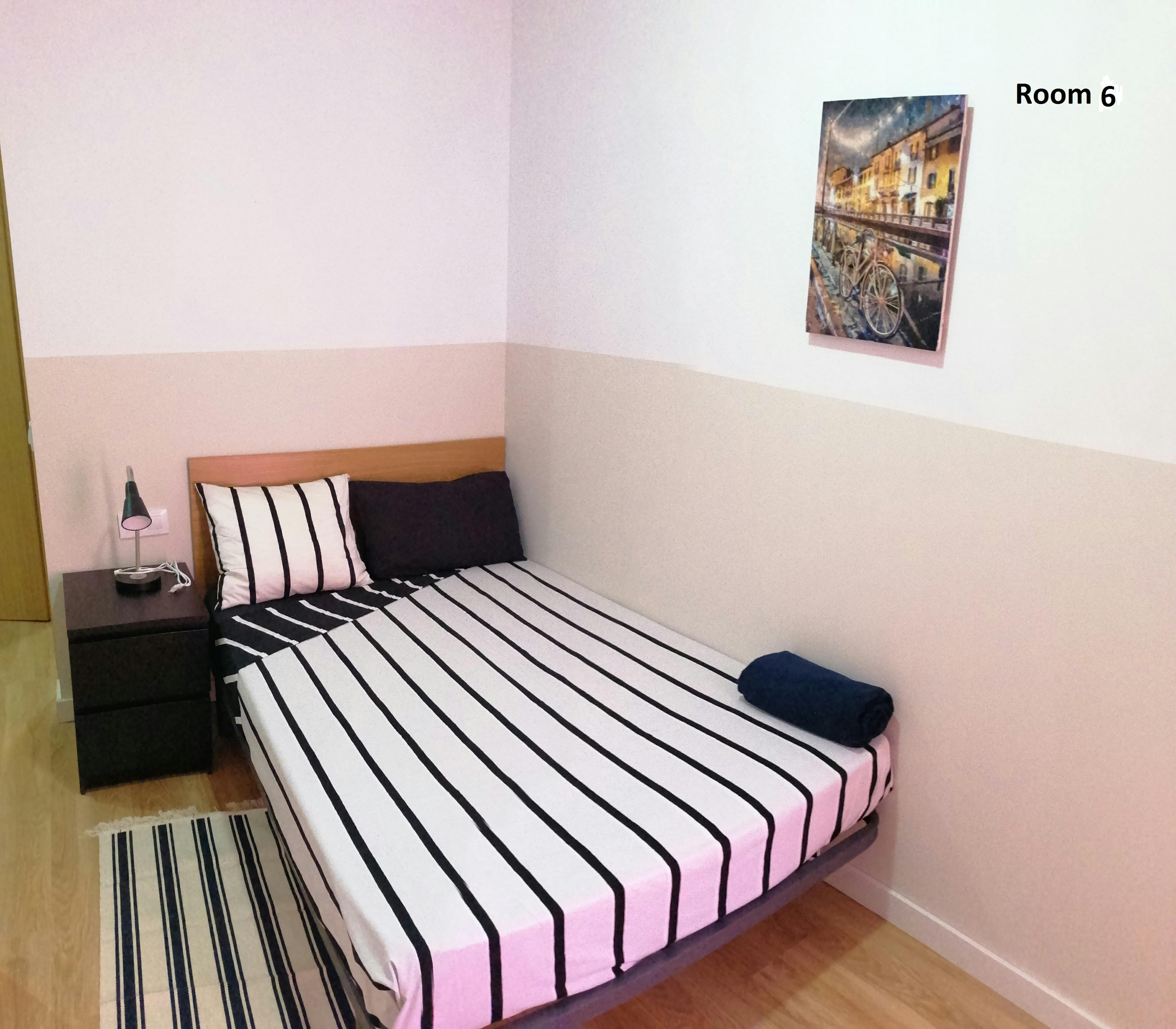 Private room for rent for €400 per month in Barcelona, Carrer de la Lluna