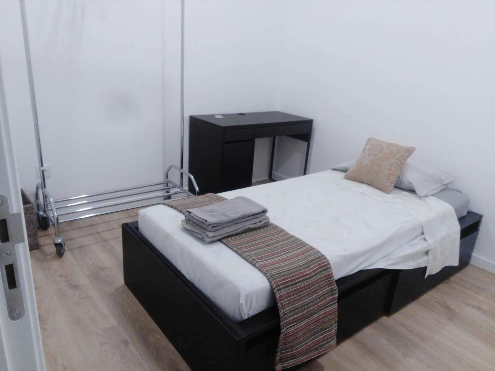 Privé kamer te huur voor € 375 per maand in Lisbon, Rua Doutor António Martins