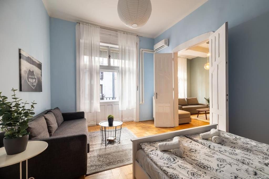 Síp utca, Budapest preview