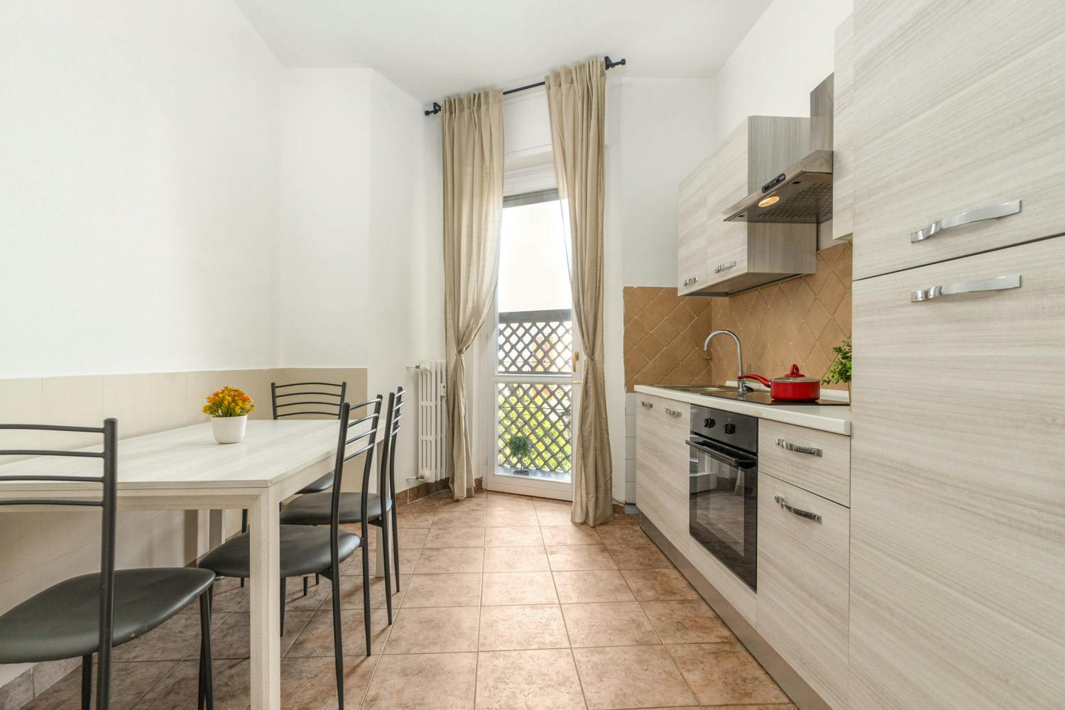 Apartment for rent for €2,300 per month in Cesano Boscone, Via dei Pioppi