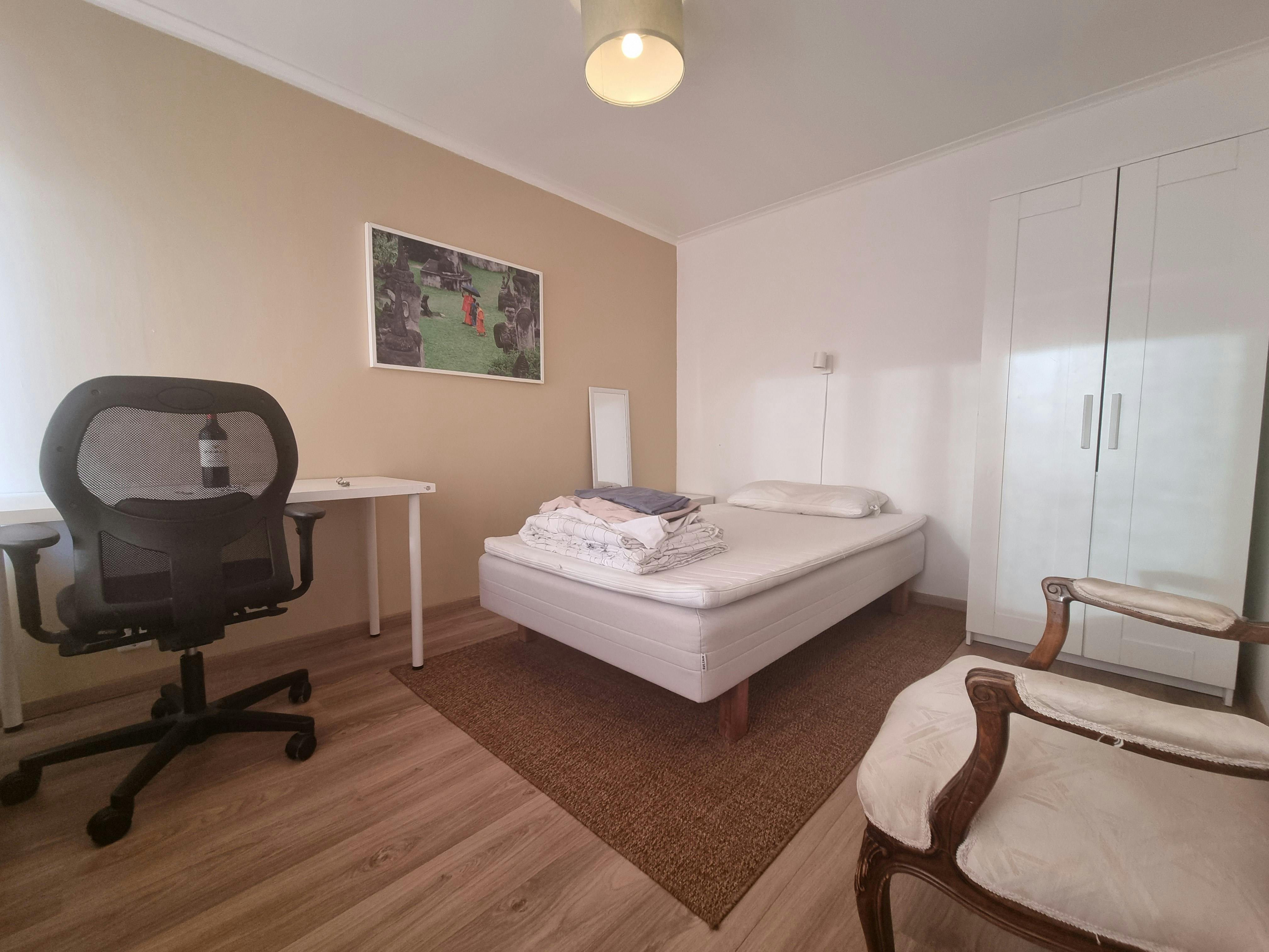 Private room for rent for SEK 7,470 per month in Kallhäll, Lädersättravägen