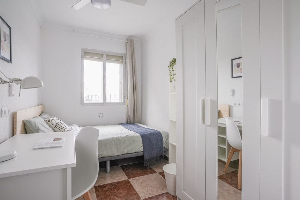 Private room for rent for €540 per month in Madrid, Calle del Puerto de Almansa