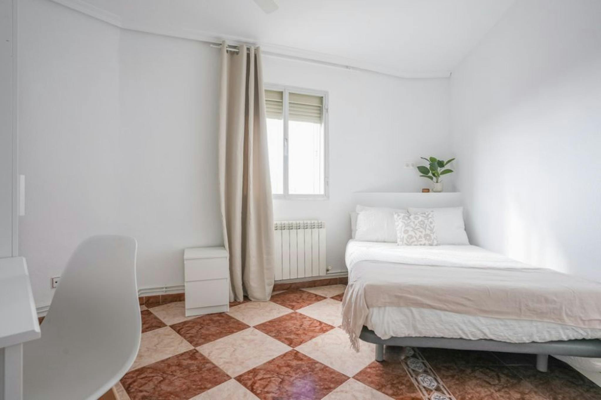 Calle del Puerto de Almansa, Madrid preview