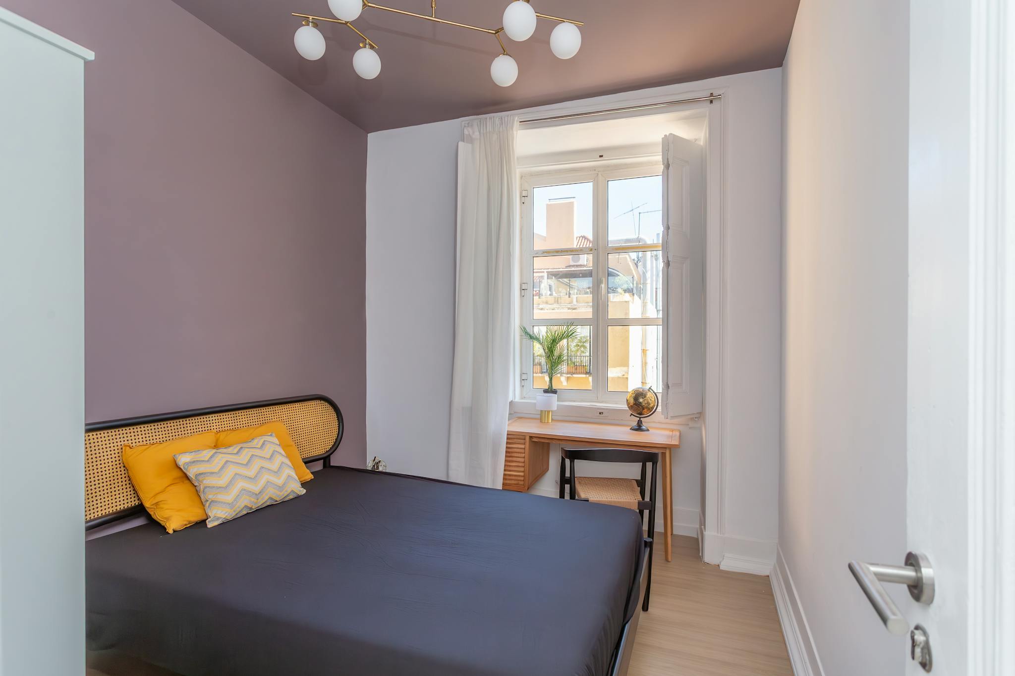 Largo Vitorino Damásio, Lisbon preview