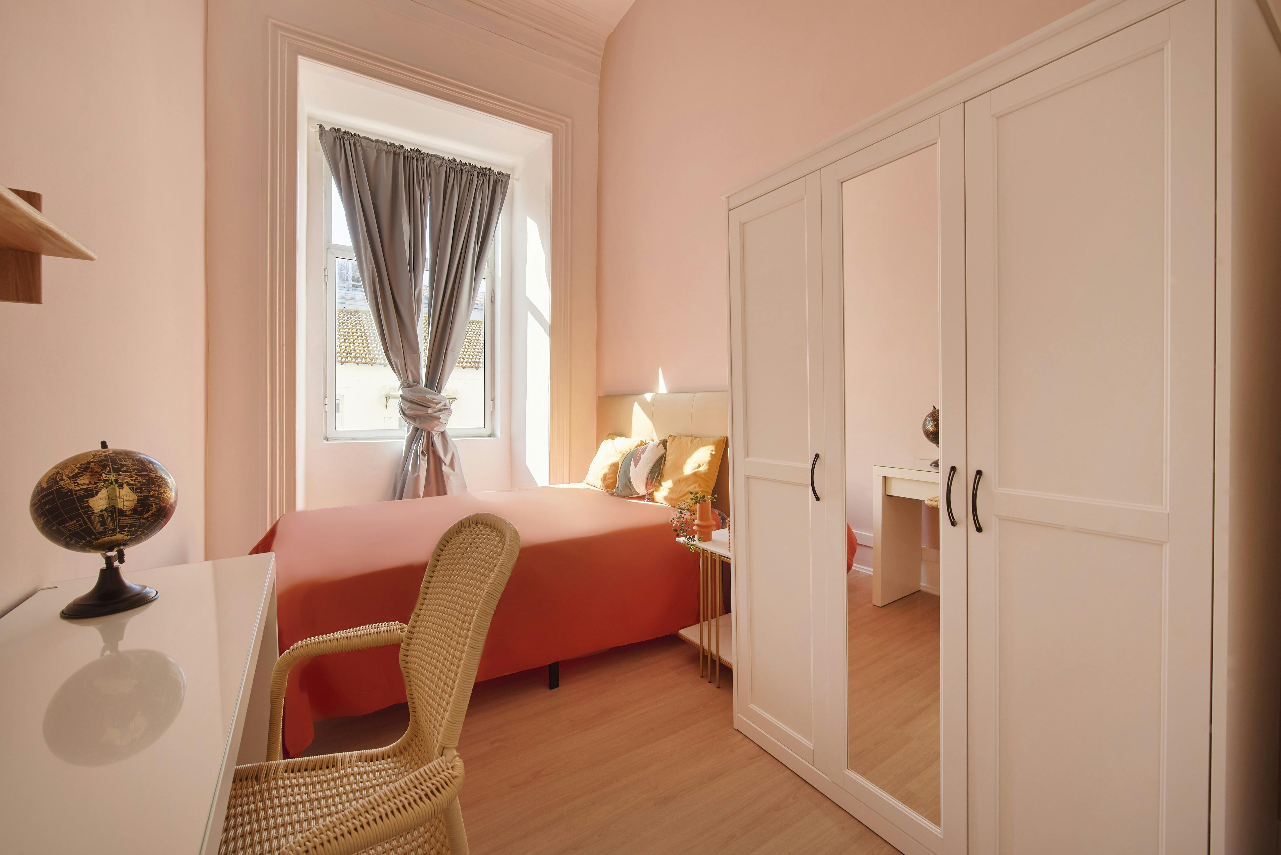 Largo Vitorino Damásio, Lisbon preview