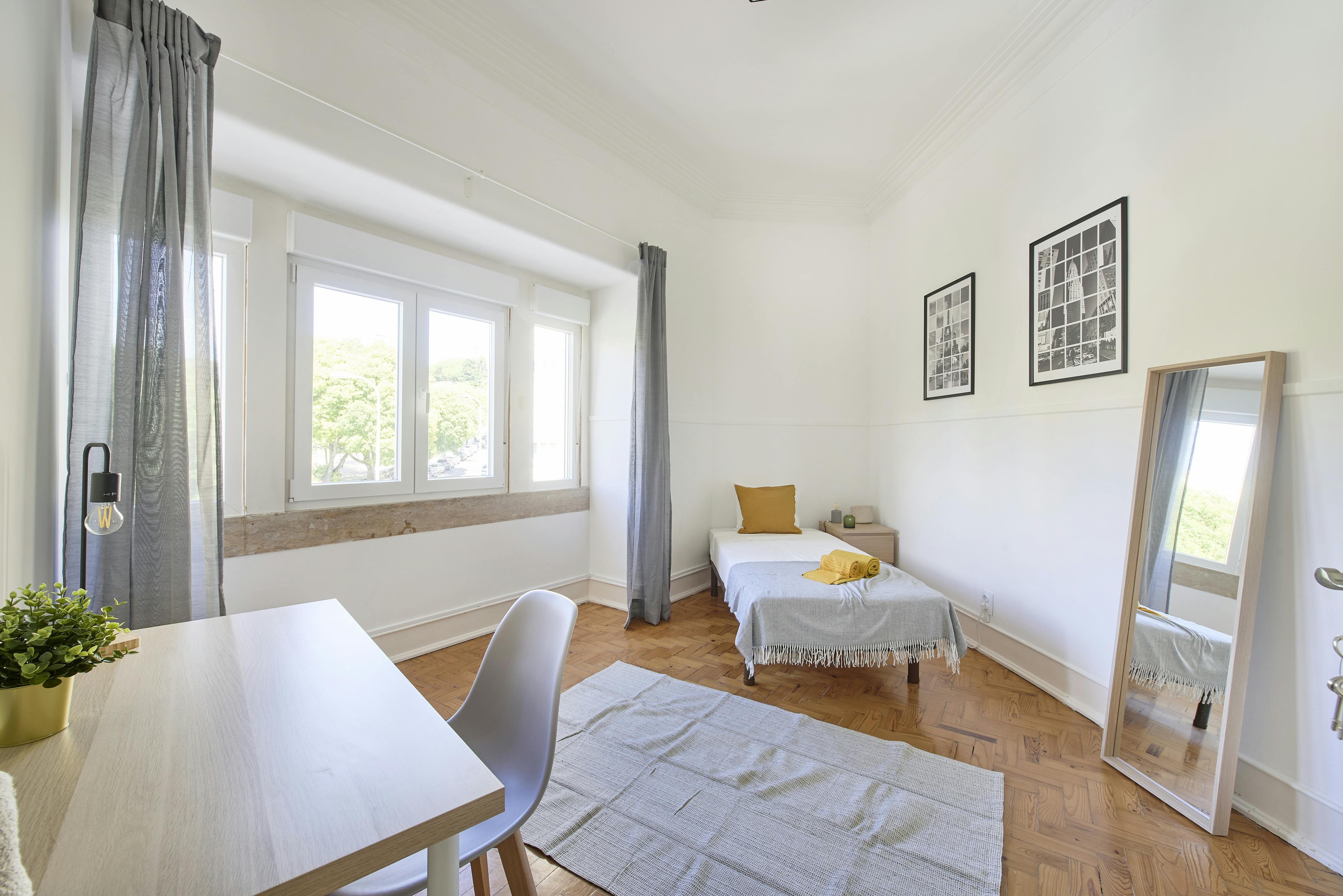 Private room for rent for €590 per month in Lisbon, Alameda Dom Afonso Henriques