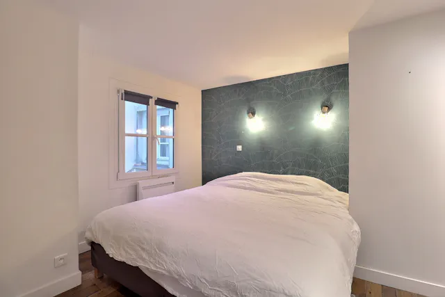 1-Bedroom Apartment in Rue de Turenne, Paris (1583704) room image 2
