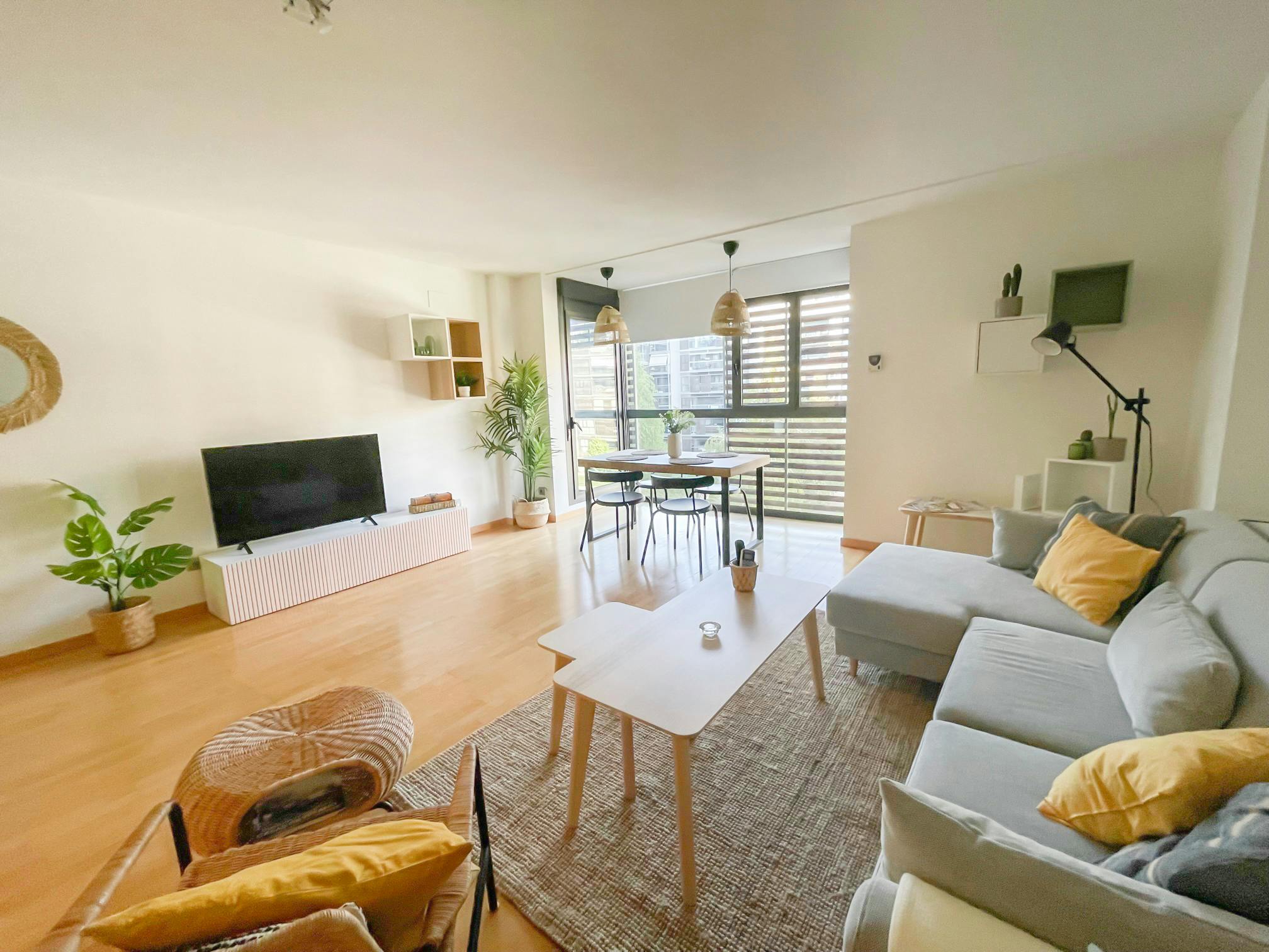Apartment for rent for €1,600 per month in Madrid, Avenida del Camino de Santiago