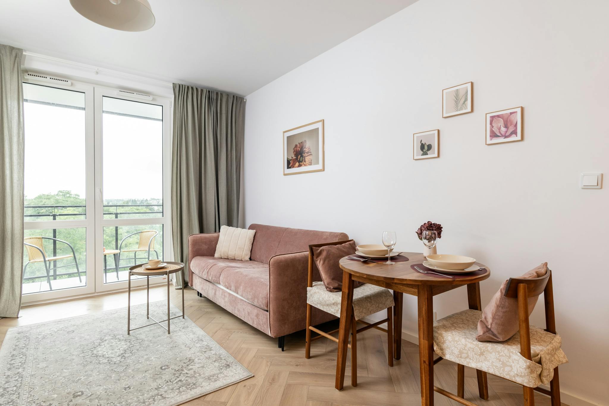 Wiktoryn, Warsaw preview