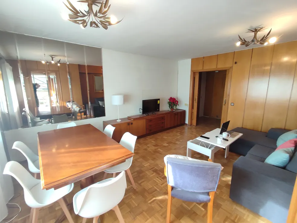 4-Bedroom Apartment in Calle Santovenia, Madrid (1584088) ROOM 2