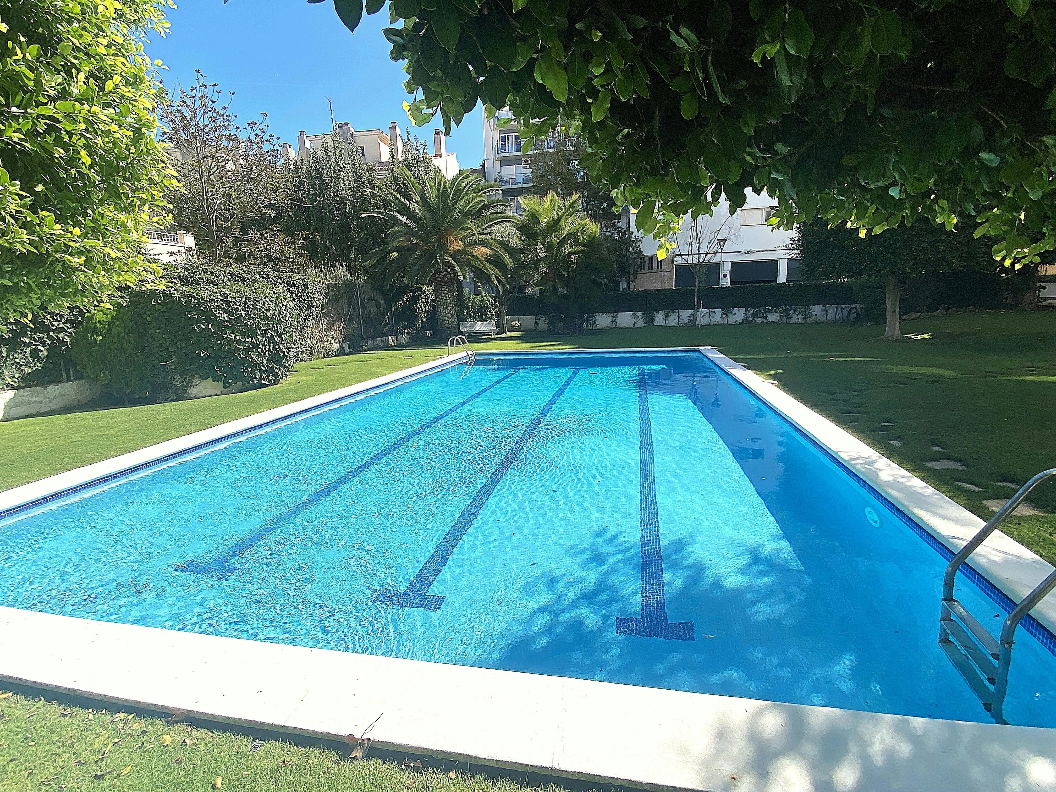 Apartment for rent for €5,900 per month in Sitges, Avinguda Sofia