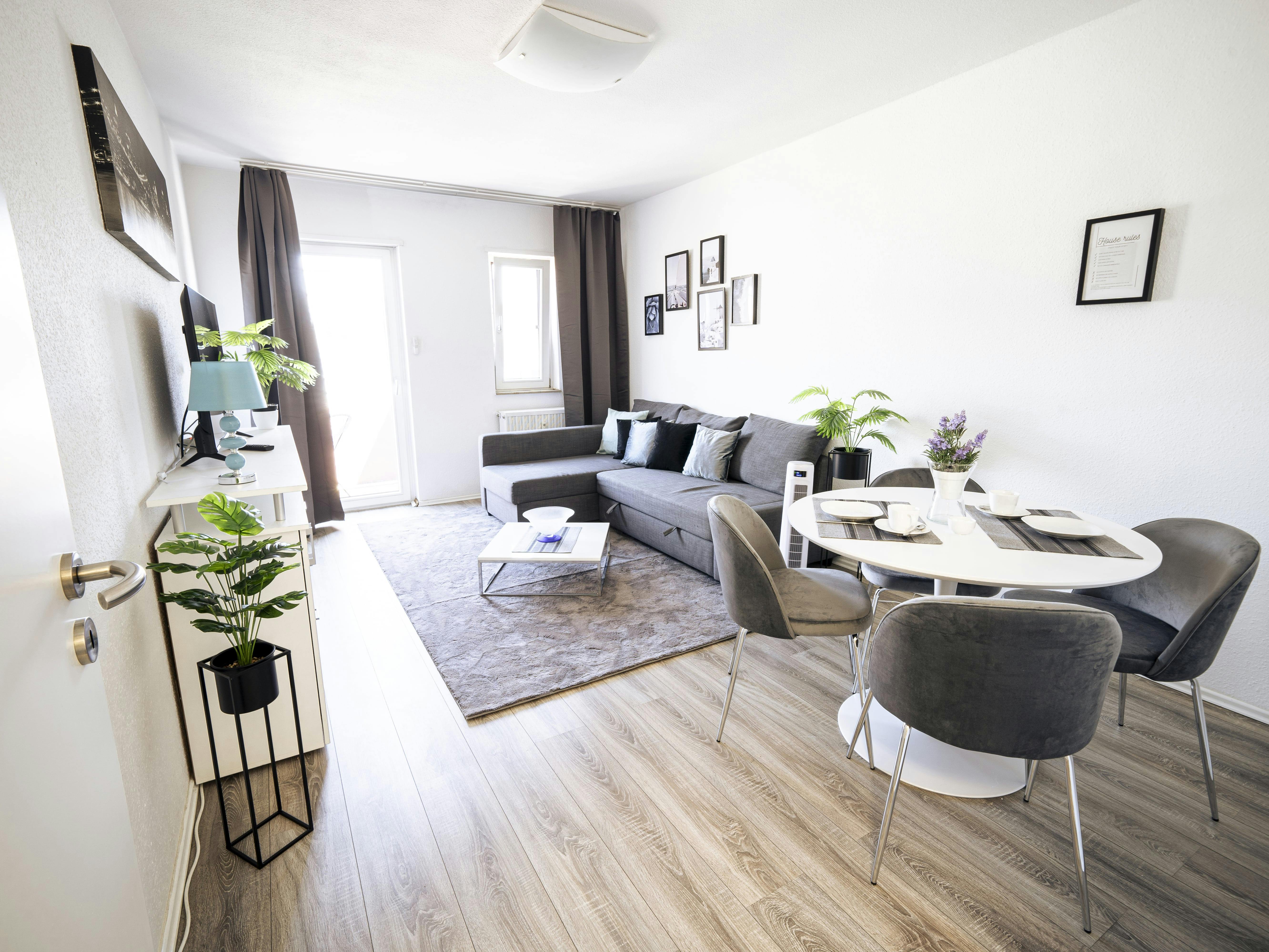 Apartment for rent for €1,600 per month in Mannheim, Schwetzinger Straße