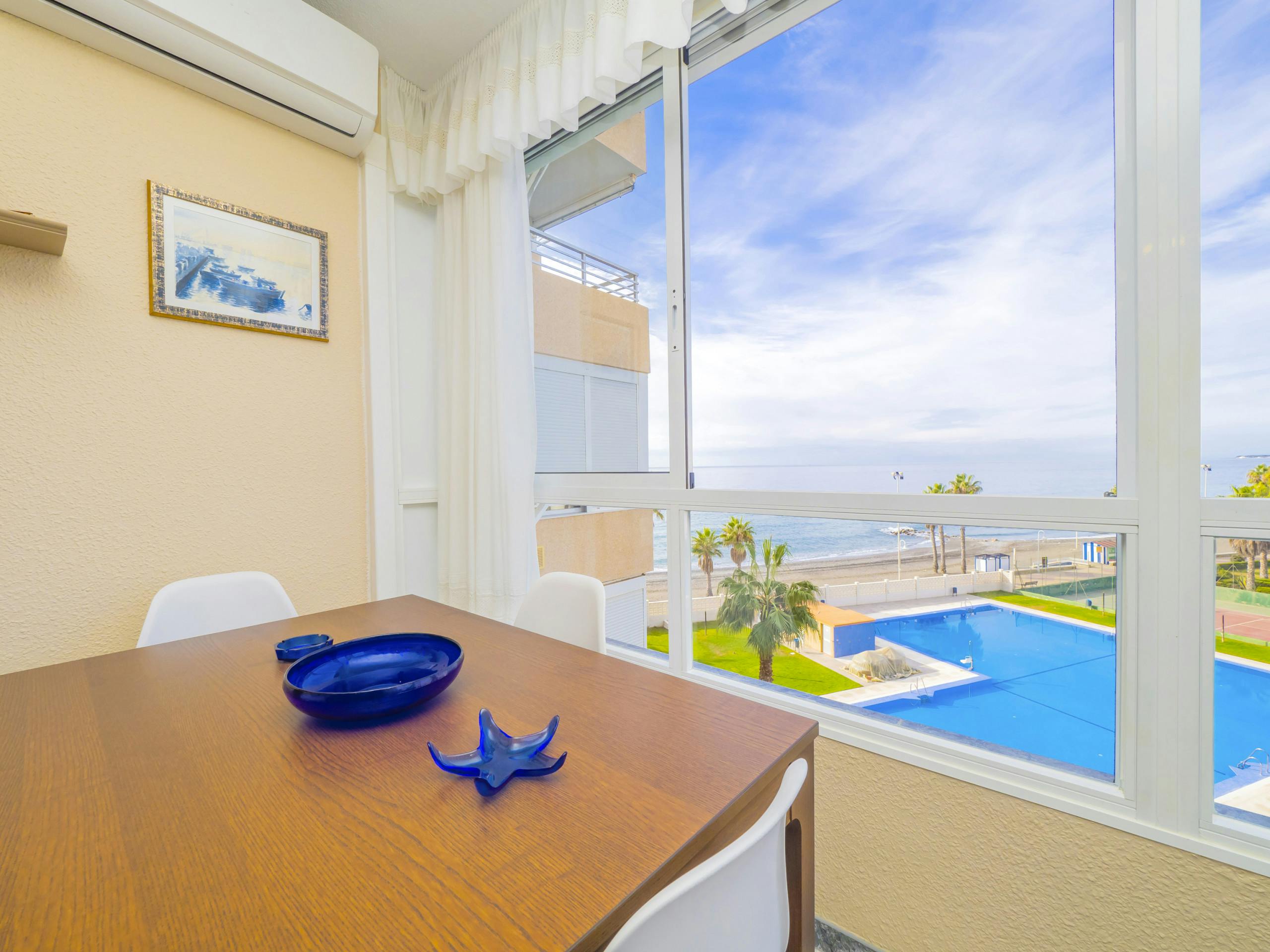 Квартира сдается в аренду за 9 999 € в месяц в Algarrobo-Costa, Avenida de Andalucía
