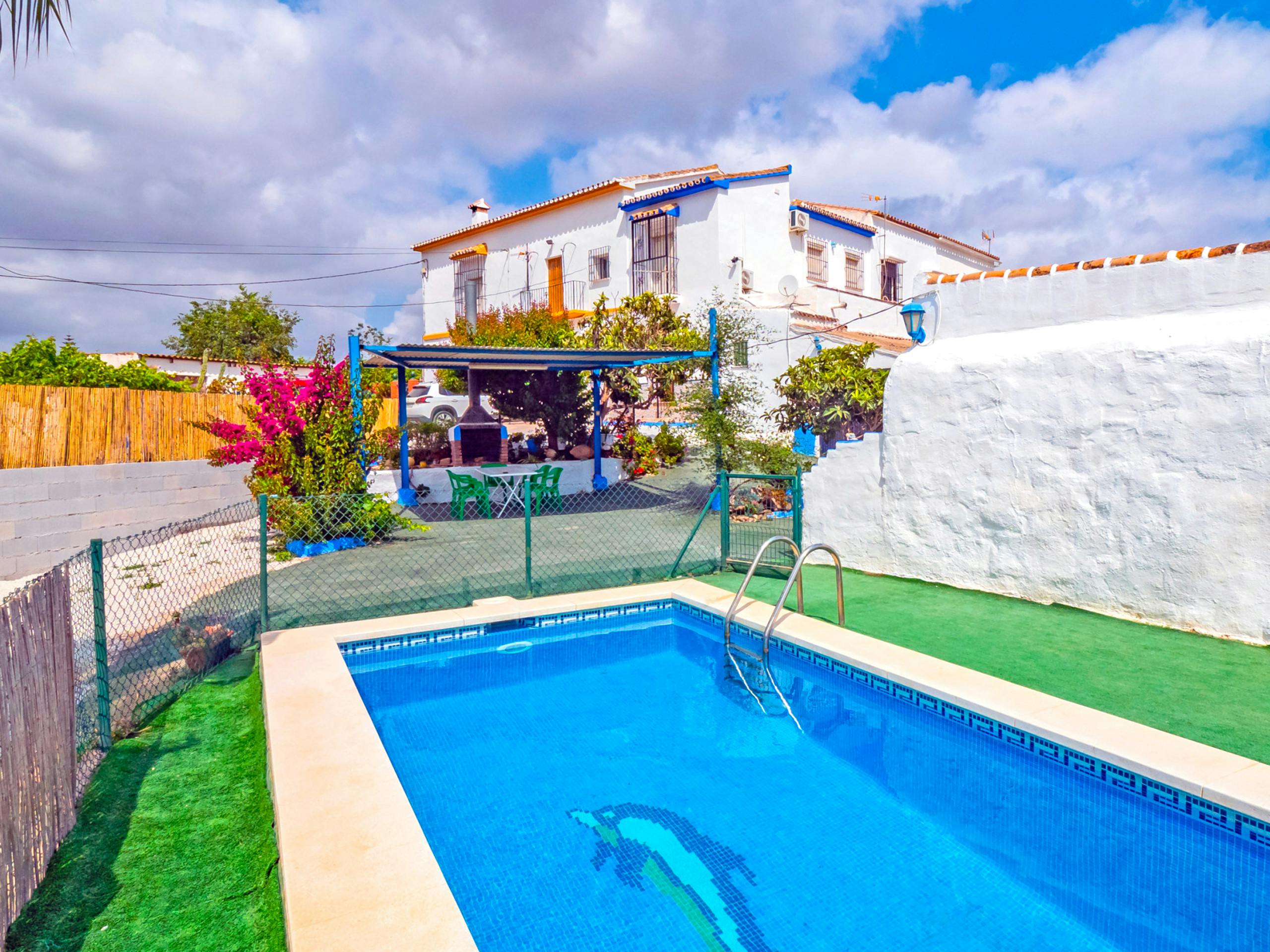 Дом сдается в аренду за 9 999 € в месяц в Alhaurín de la Torre, Plaza San José