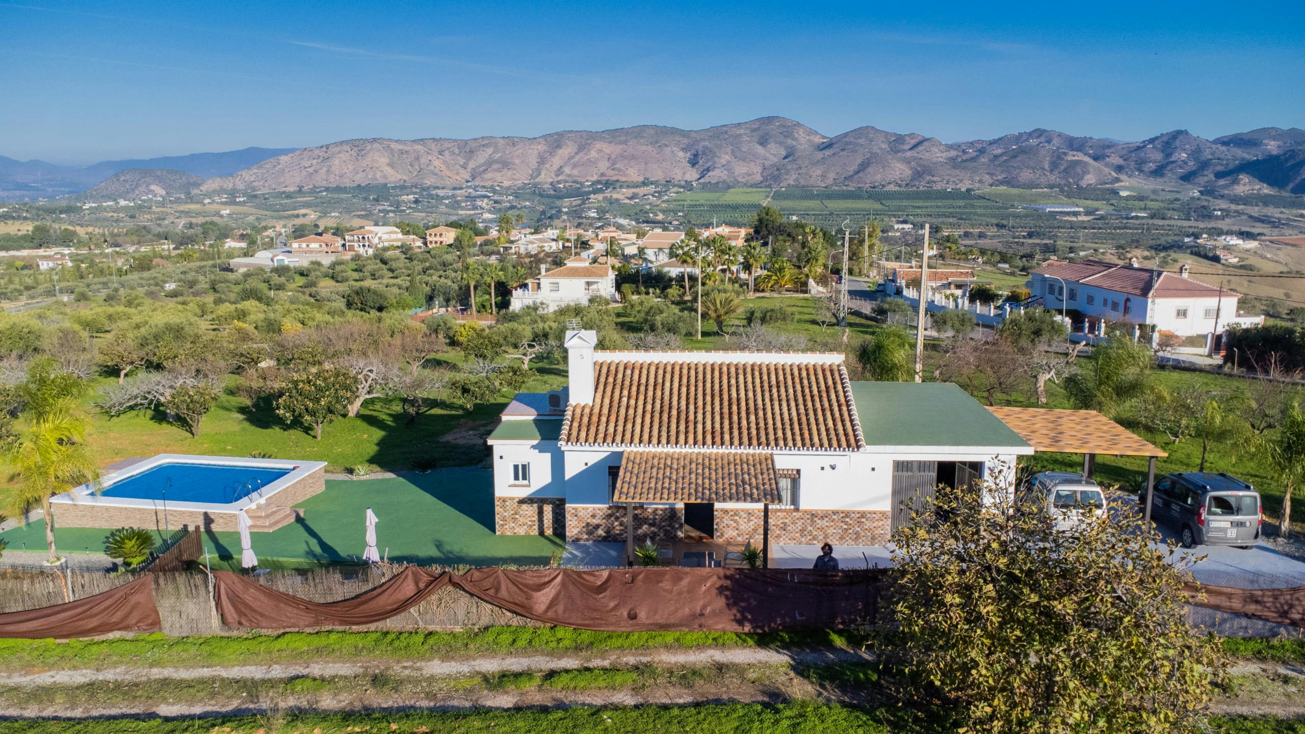 Дом сдается в аренду за 9 999 € в месяц в Alhaurín de la Torre, Camino de Moncayo
