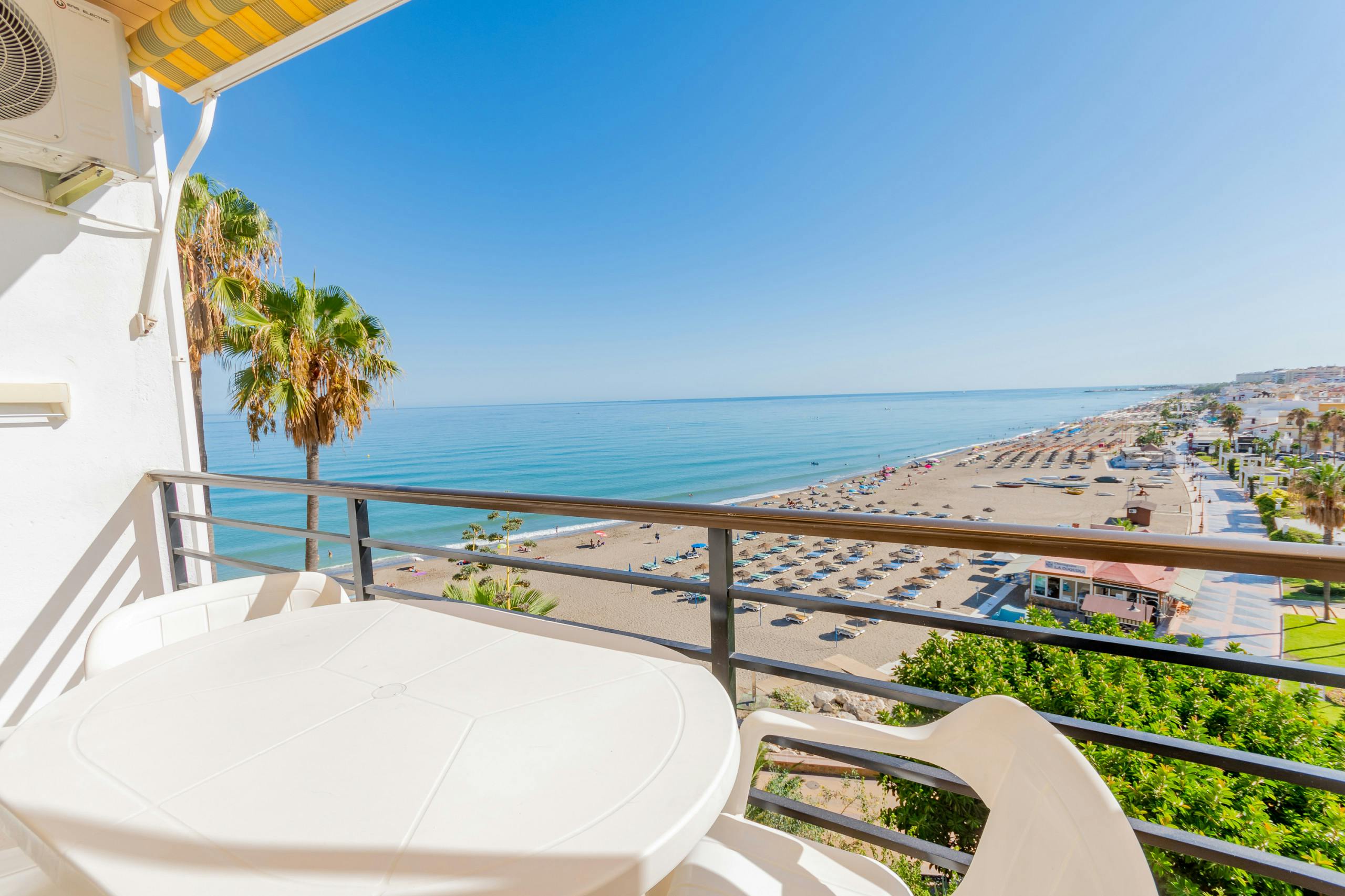 Студия сдается в аренду за 9 999 € в месяц в Torremolinos, Calle Castillo del Inglés