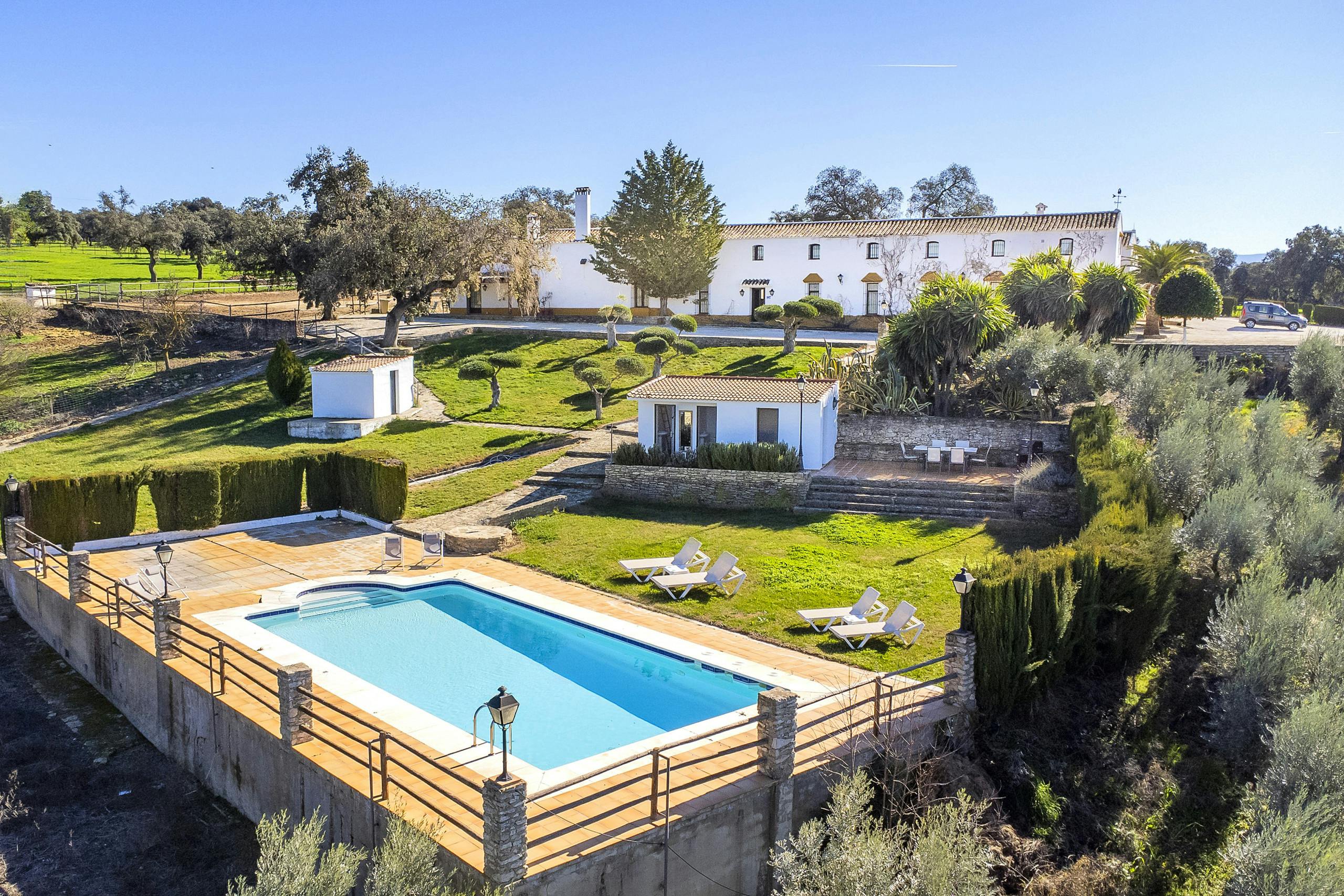 Дом сдается в аренду за 9 999 € в месяц в Setenil de las Bodegas, Calle Callejón