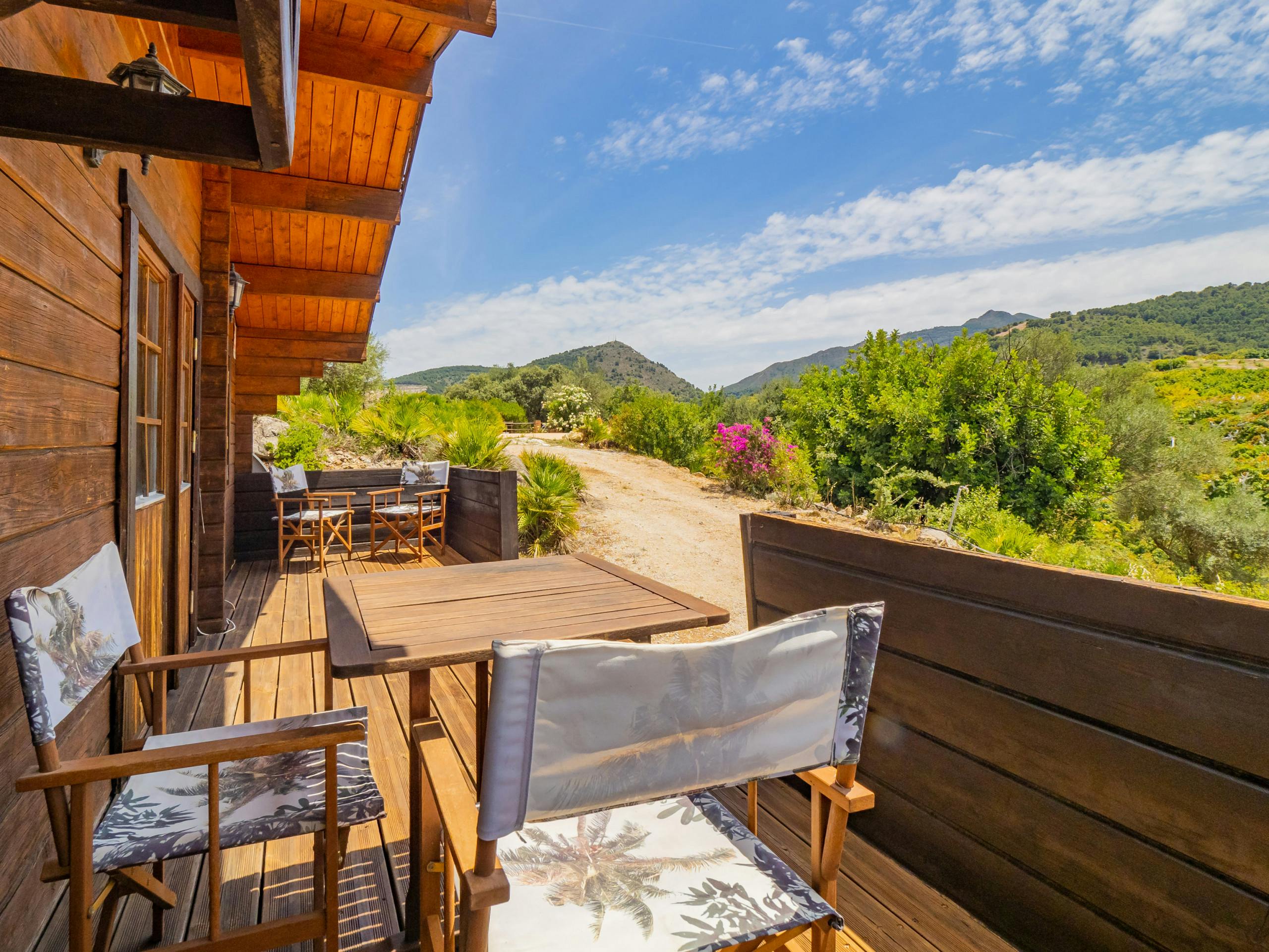 Дом сдается в аренду за 9 999 € в месяц в Coín, Lugar Partido Viña Borrego