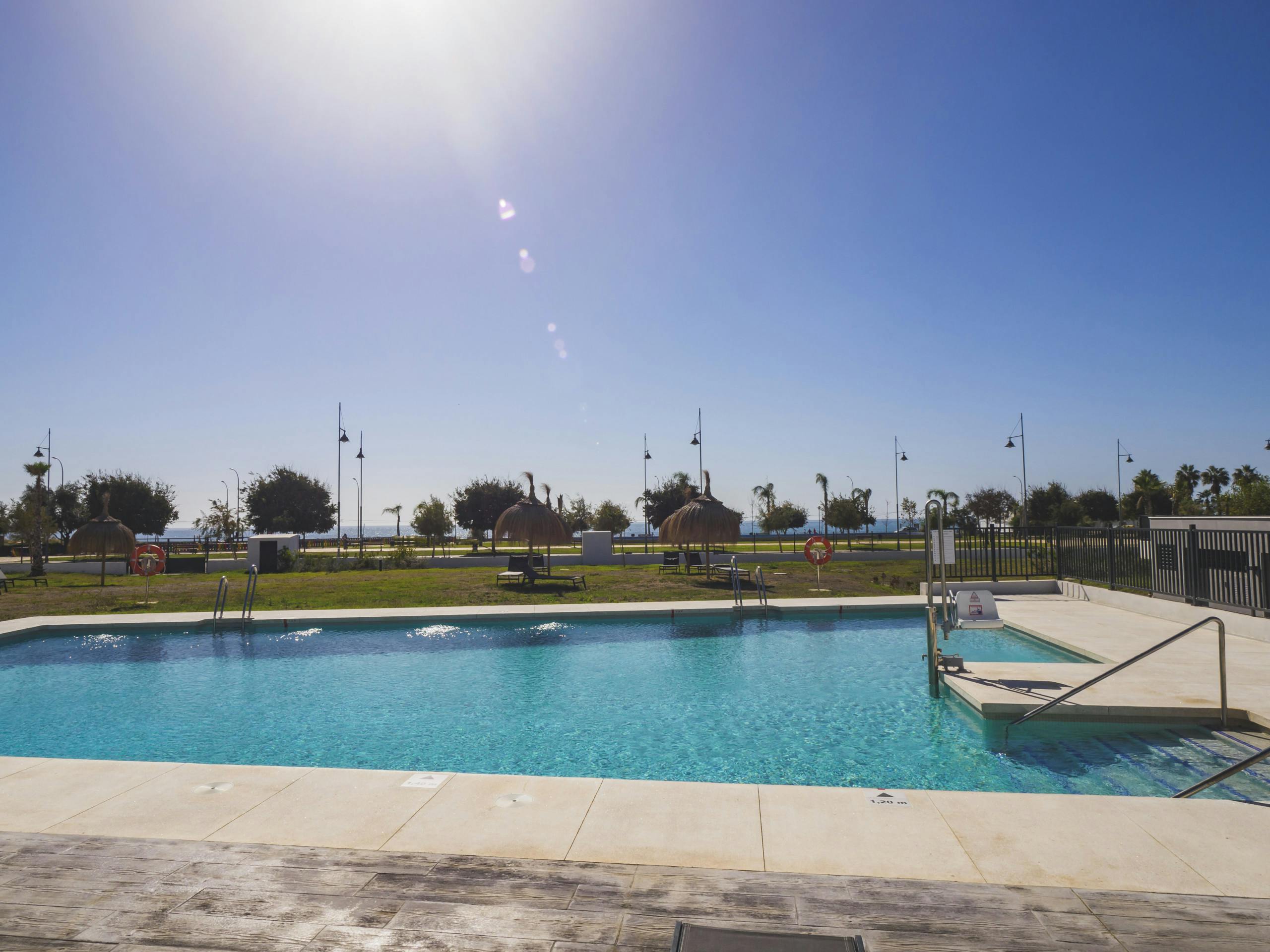 Квартира сдается в аренду за 9 999 € в месяц в Vélez-Málaga, Calle del Coral