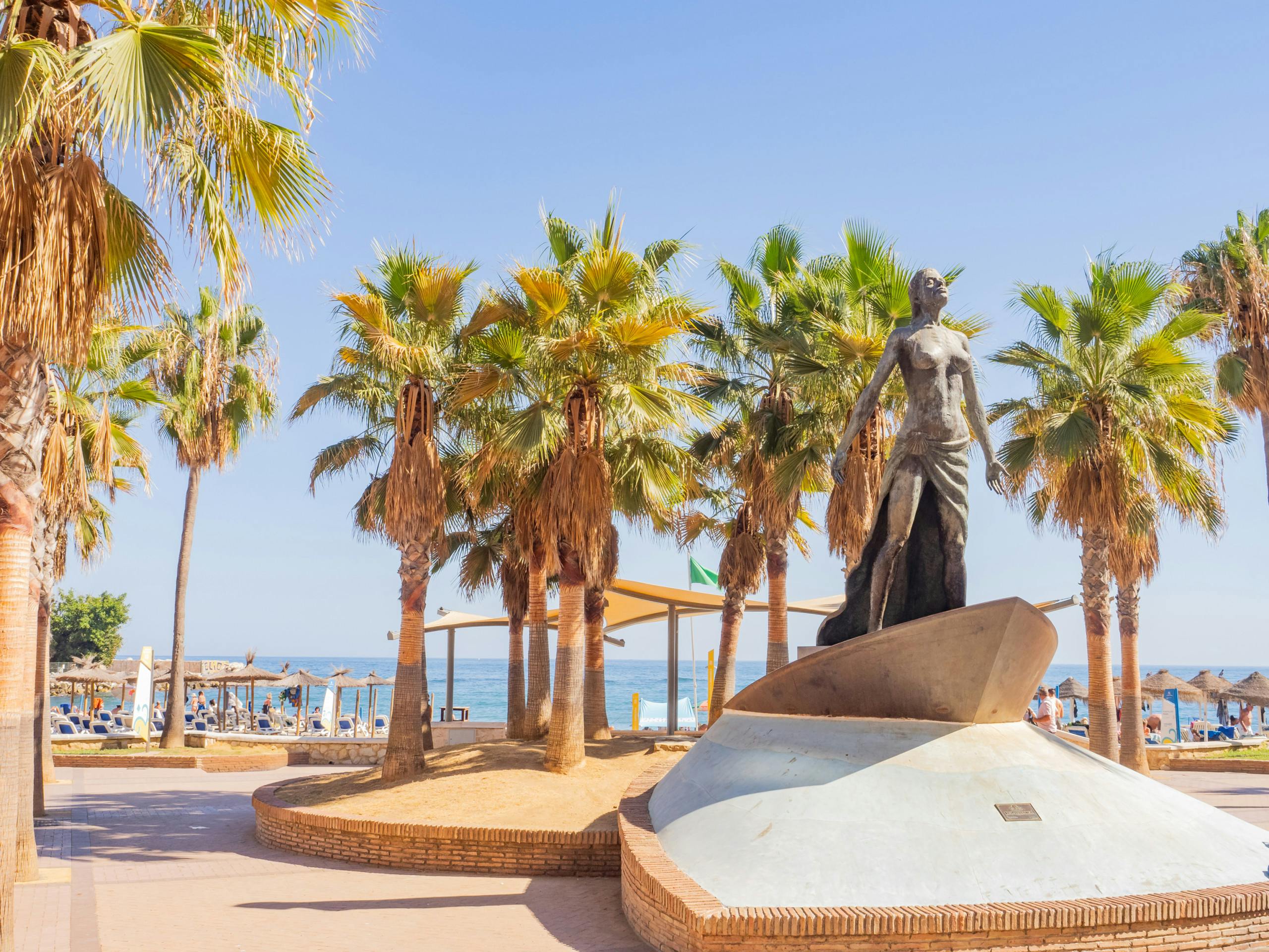 Квартира сдается в аренду за 9 999 € в месяц в Fuengirola, Calle Marina Nacional