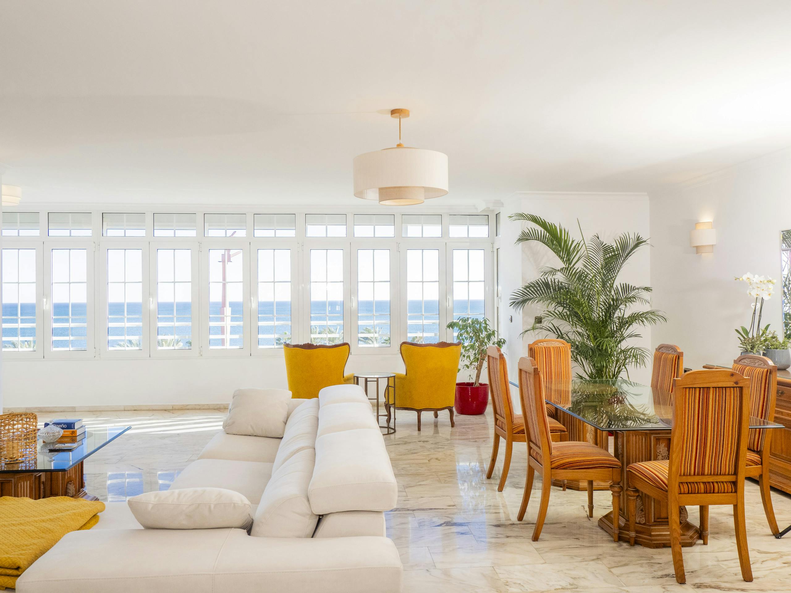 Apartment for rent for €9,999 per month in Málaga, Calle Cañizares