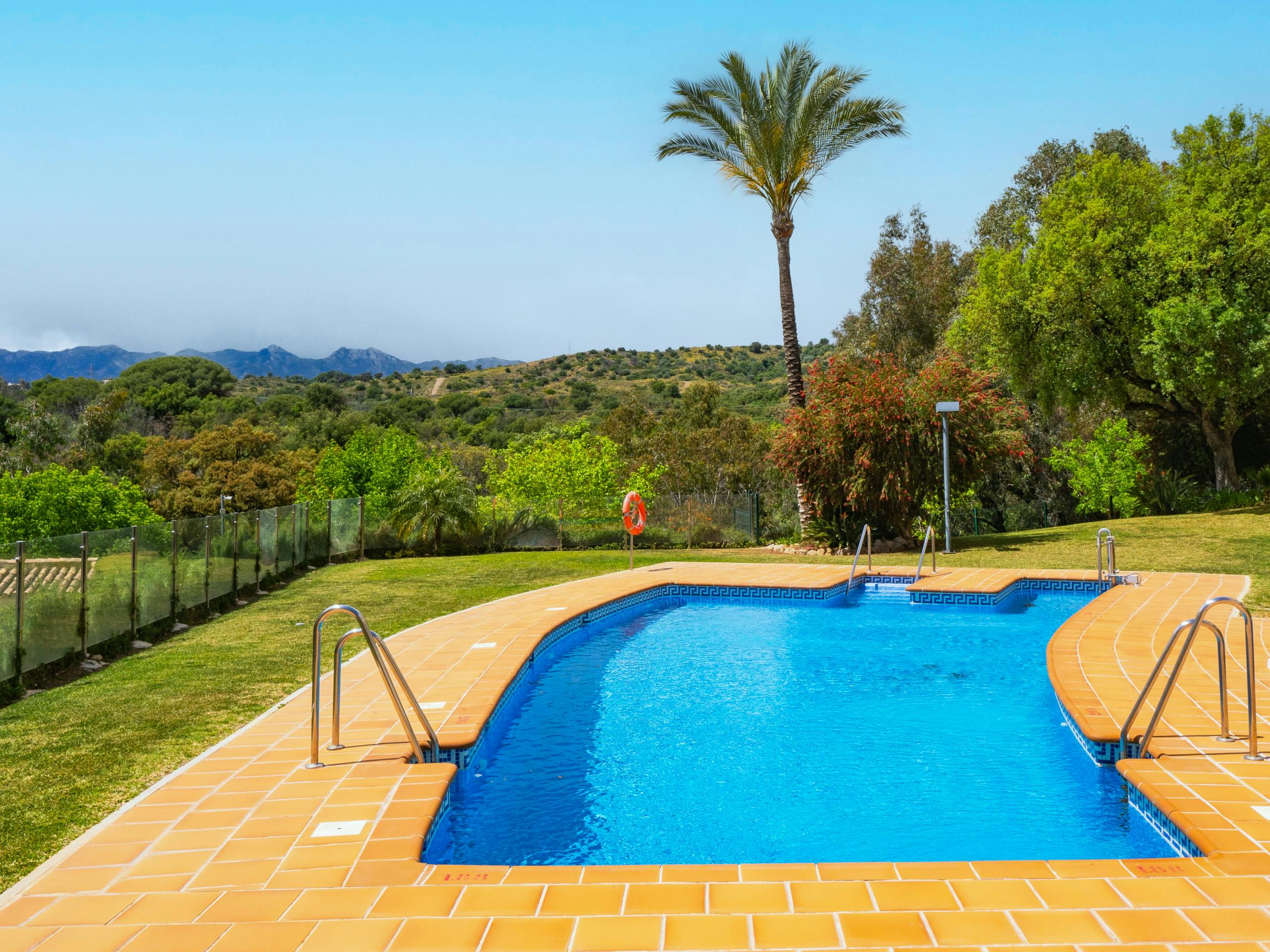 Квартира сдается в аренду за 9 999 € в месяц в Marbella, Calle Hiedra