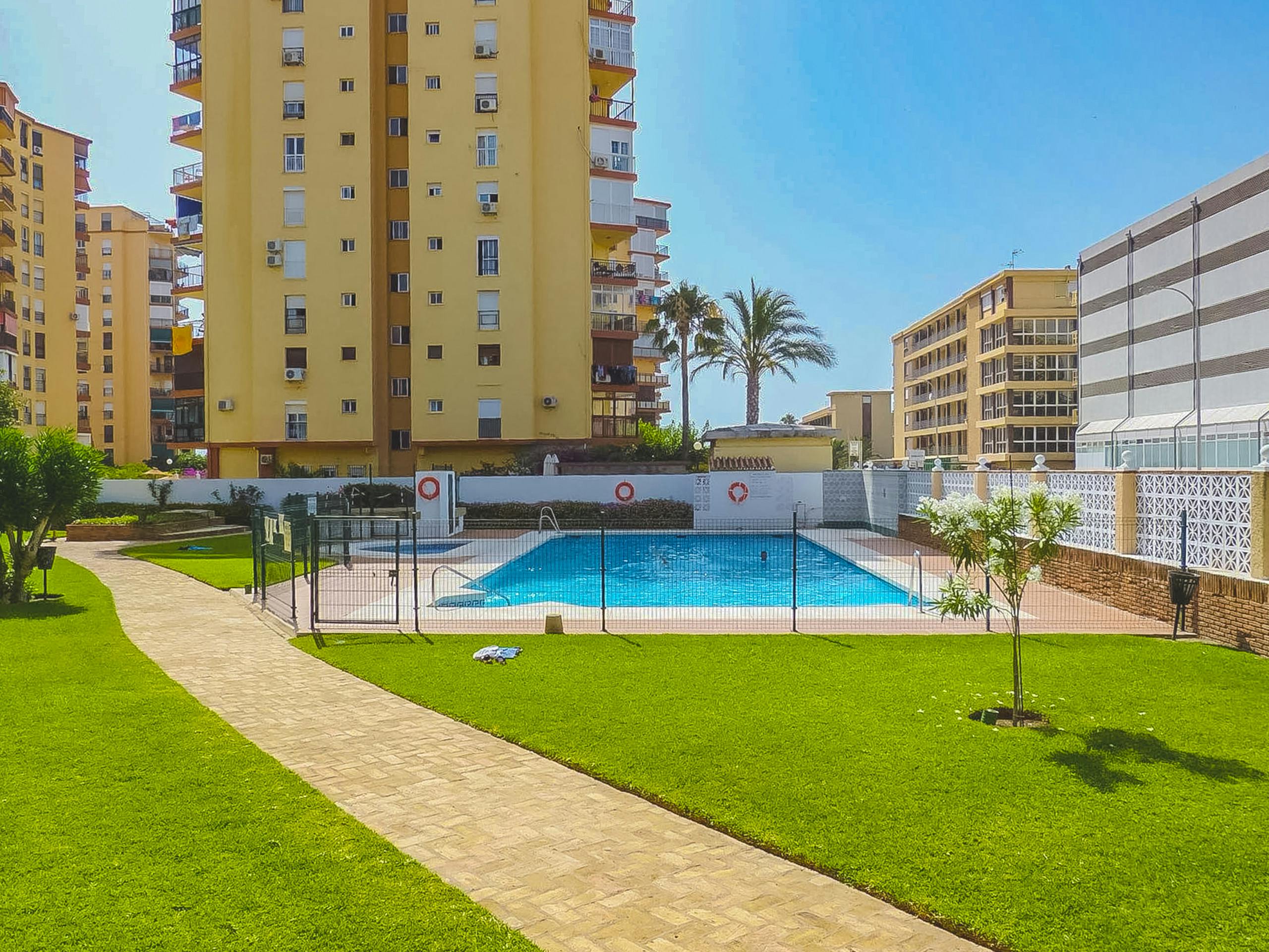 Квартира сдается в аренду за 9 999 € в месяц в Torremolinos, Paseo del Colorado