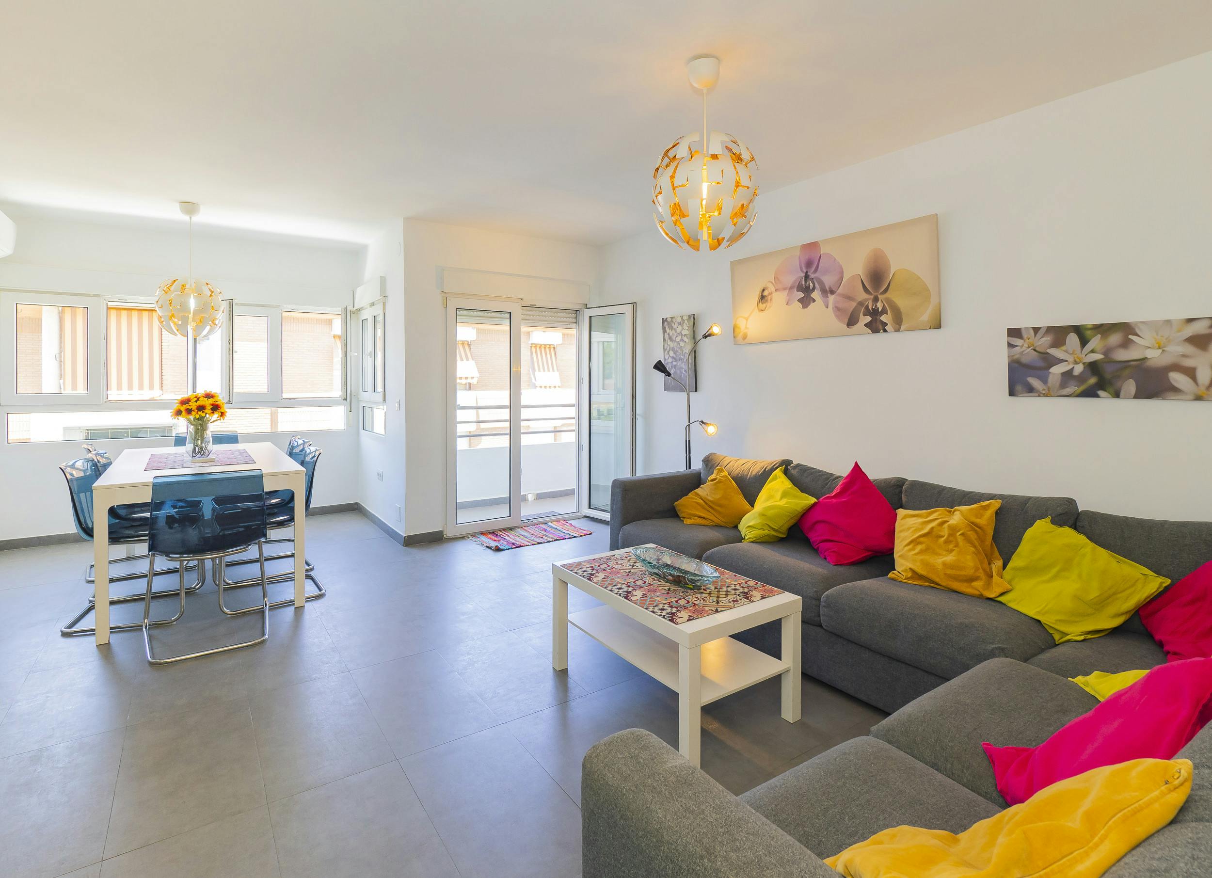 Apartment for rent for €9,999 per month in Málaga, Avenida Juan Sebastián Elcano