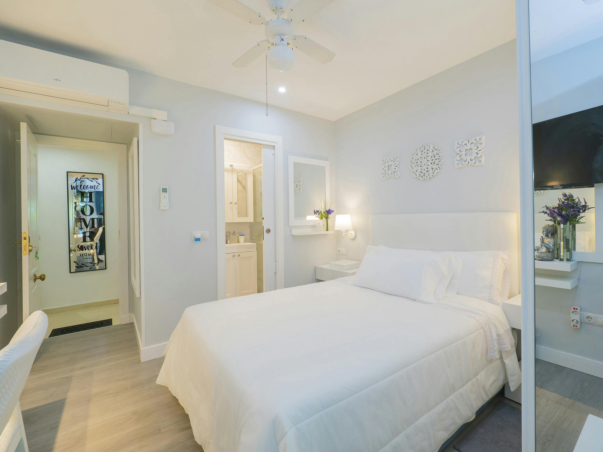 Здание сдается в аренду за 9 999 € в месяц в Benalmádena, Calle Poseidón