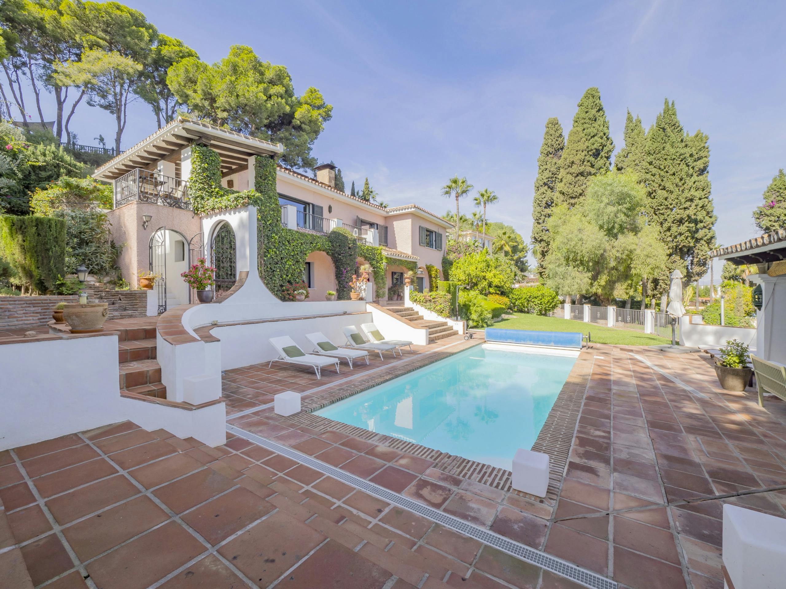 House for rent for €9,999 per month in Torremolinos, Calle Pinar Alto