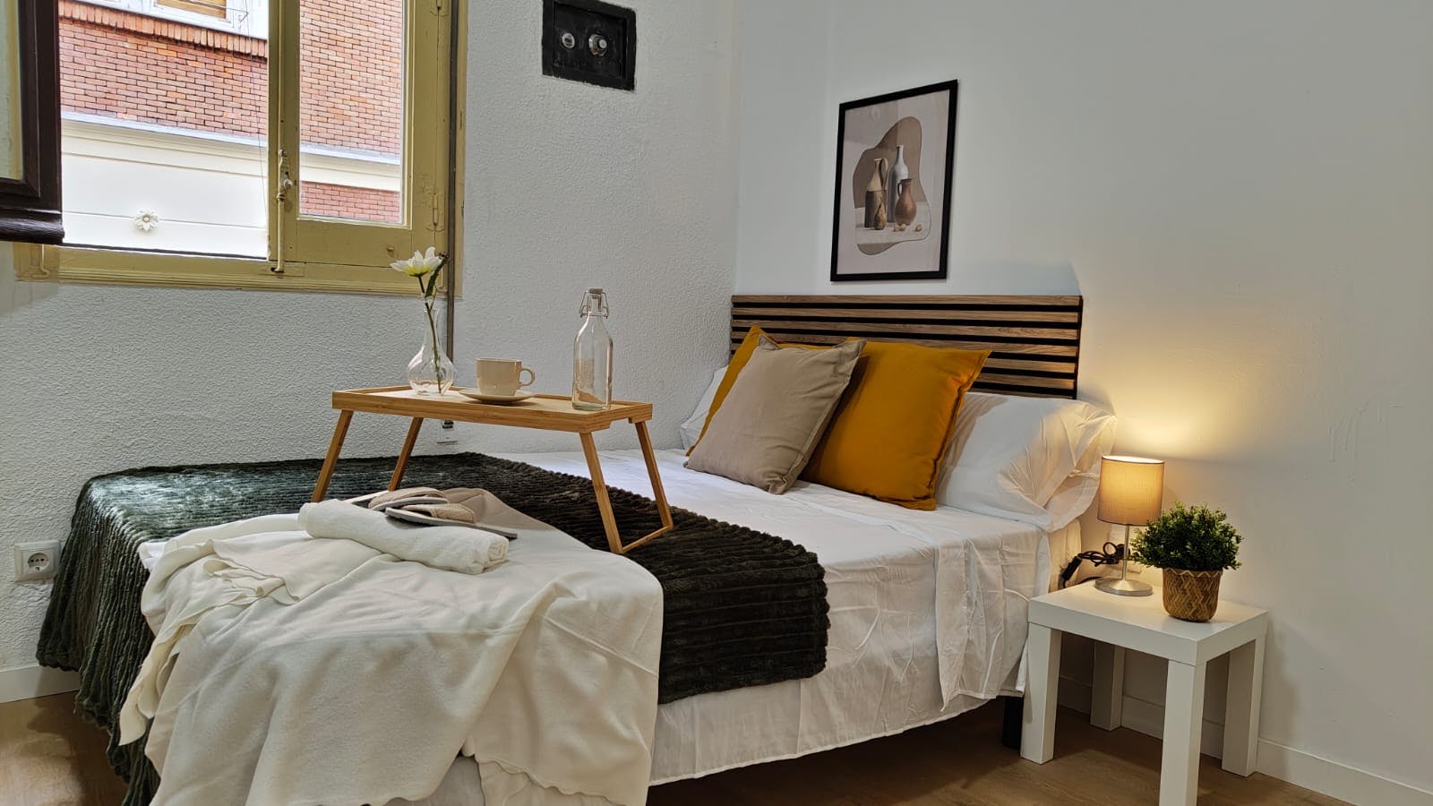 Private room for rent for €680 per month in Madrid, Calle de Caravaca