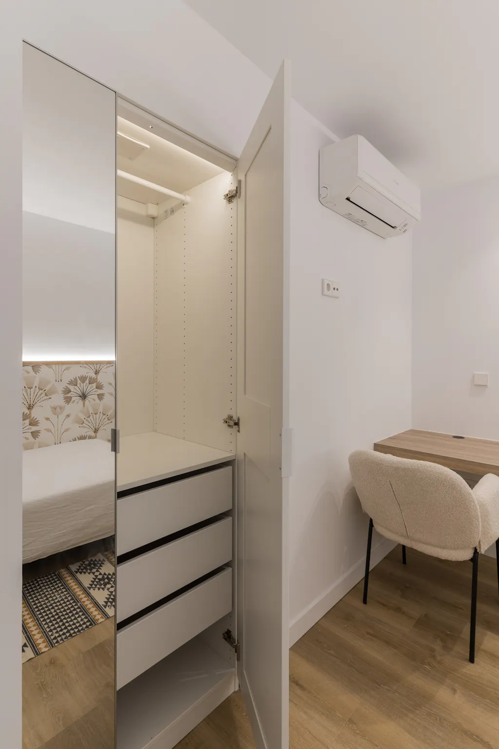 Private room in Calle de Villajoyosa, Madrid (1584665) ROOM 3