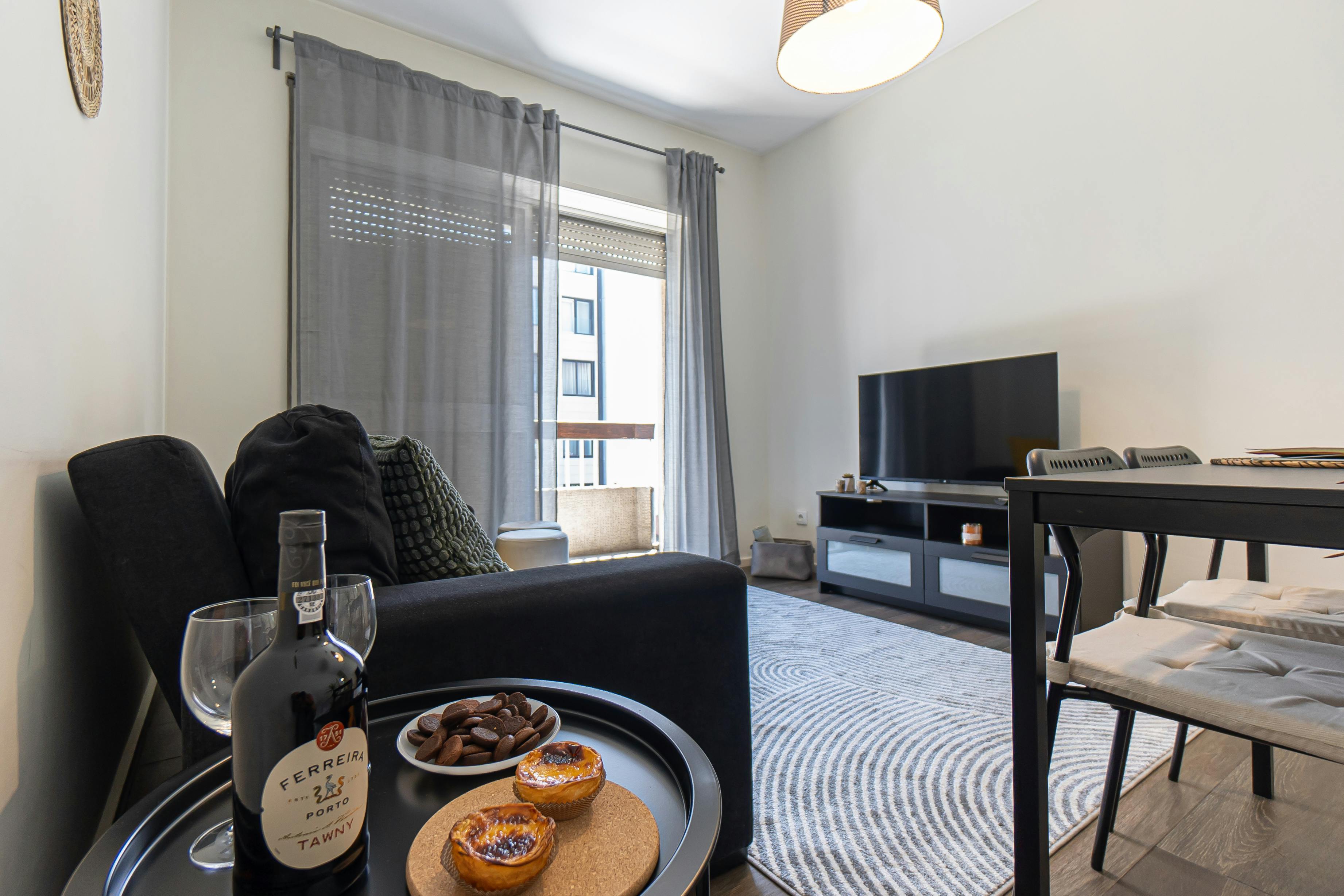Apartment for rent for €1,050 per month in Porto, Rua do Doutor Alfredo de Magalhães