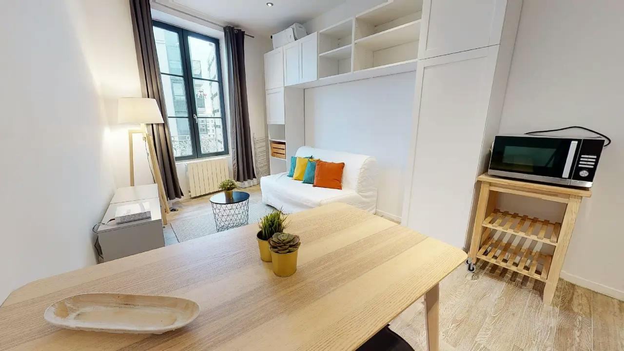Studio te huur voor € 652 per maand in Lyon, Grande Rue de la Guillotière