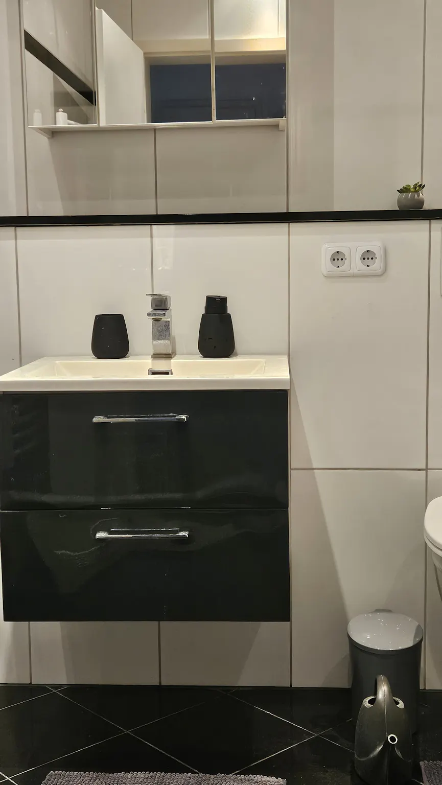 2-Bedroom Apartment in Auf dem Dorn, Hannover 2