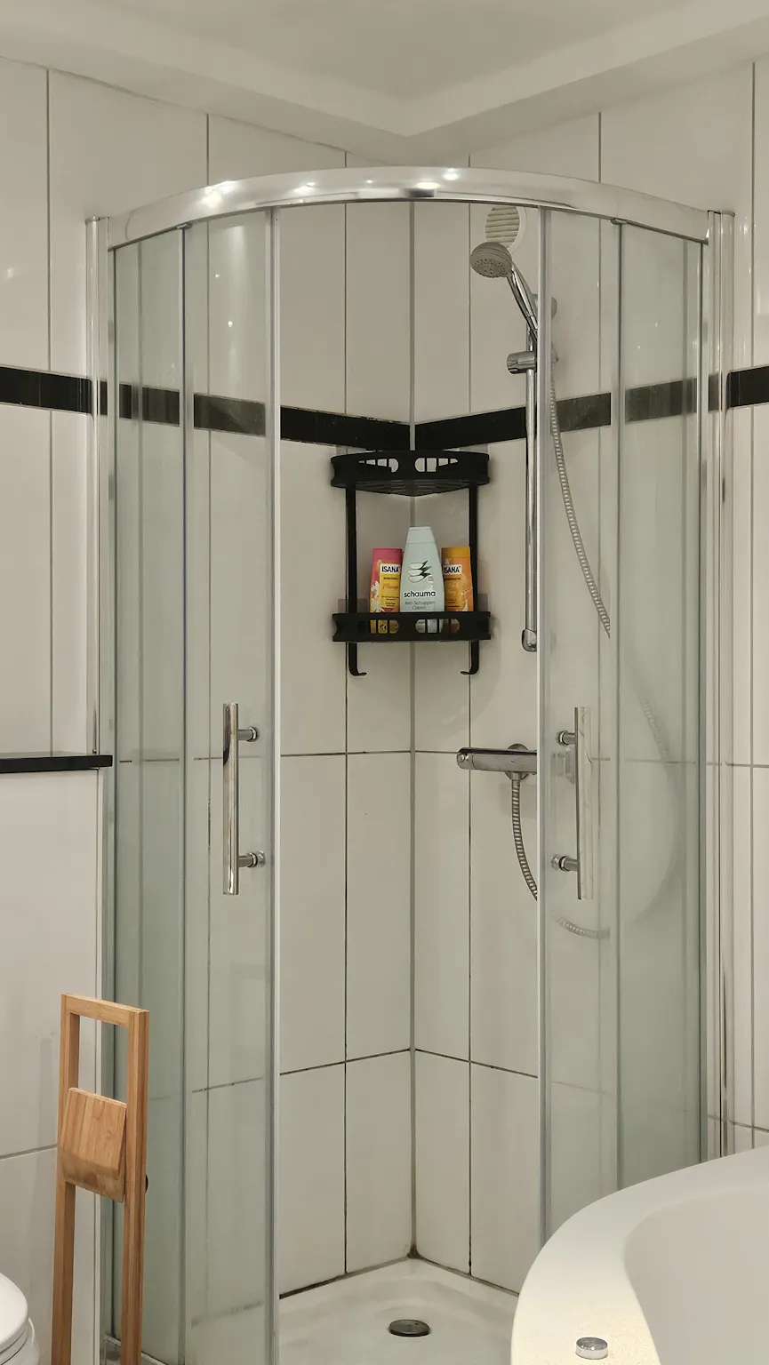 2-Bedroom Apartment in Auf dem Dorn, Hannover 3