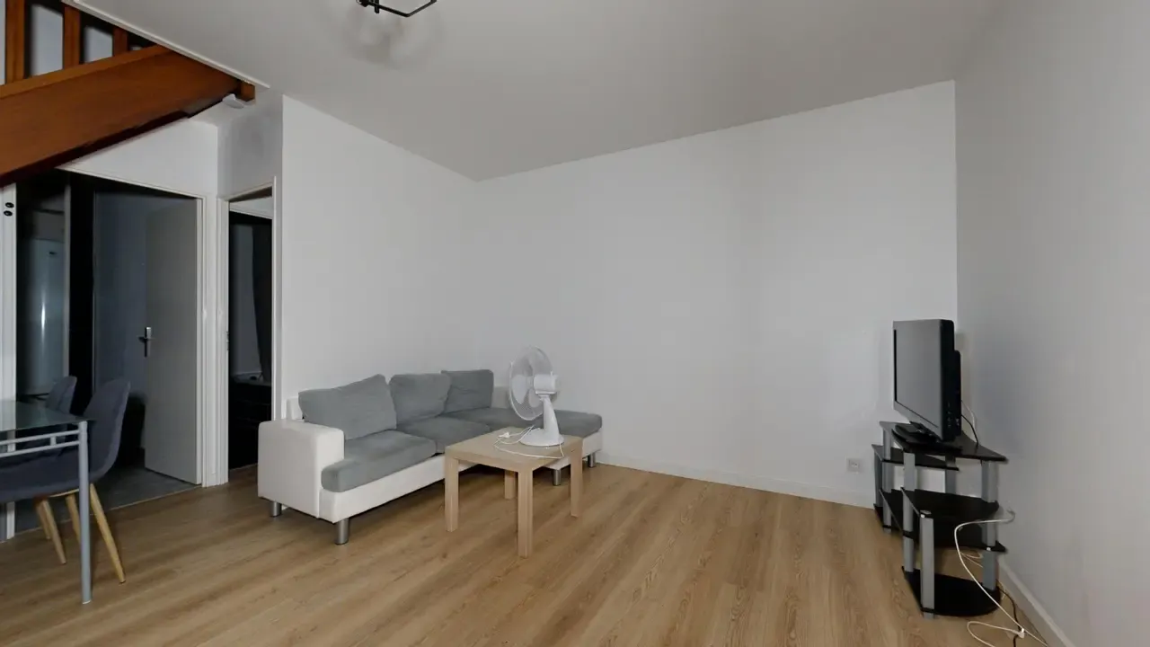 2-Bedroom Apartment in Rue Jean-Baptiste Carpeaux, Dijon (1585059) ROOM 1