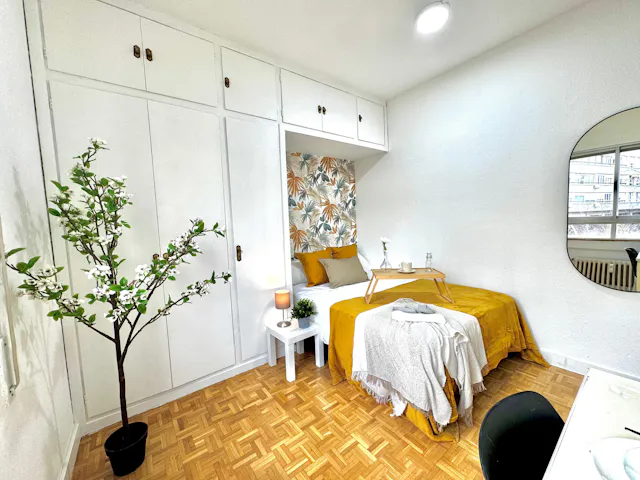 Private room in Calle San Martín de Porres, Madrid (1585120) room image 1