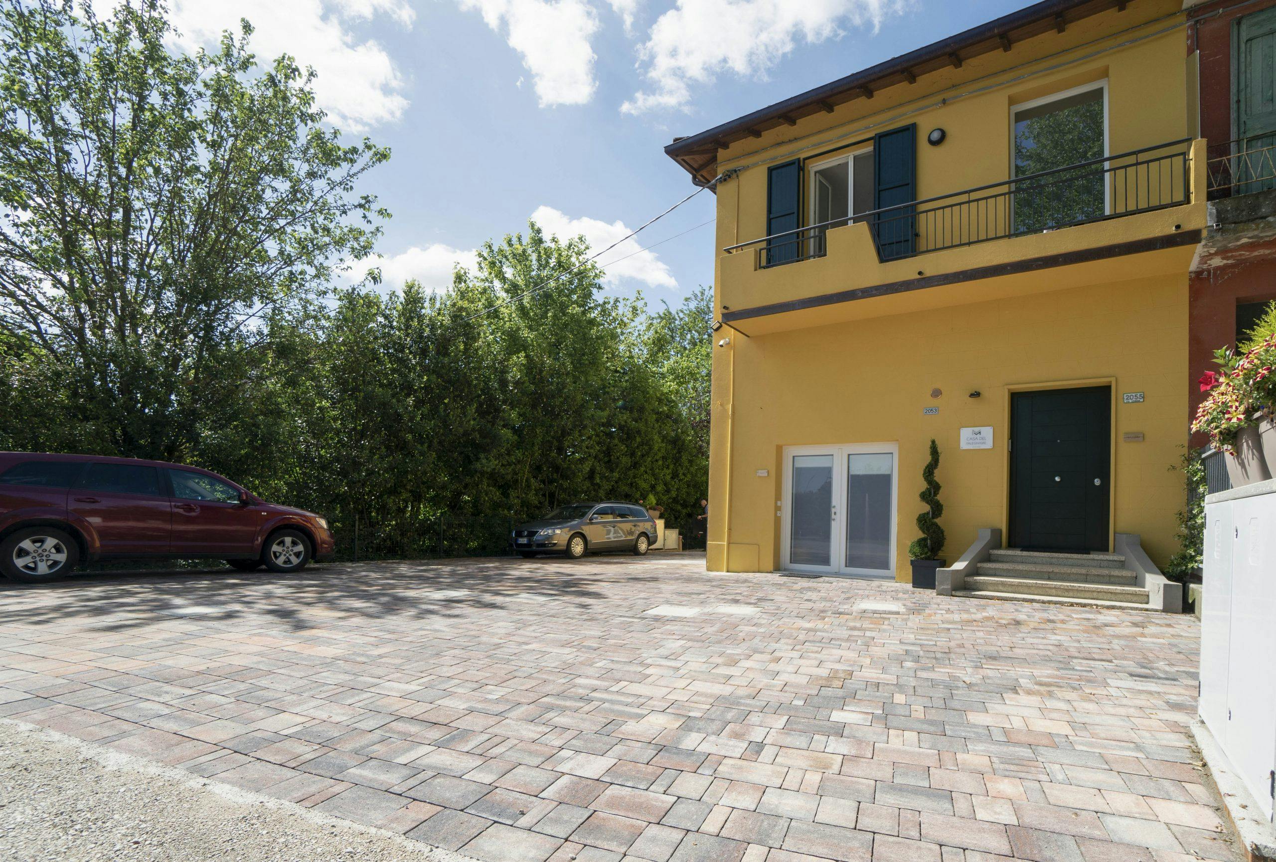 Apartment for rent for €3,500 per month in Gaiana, Via Legnana