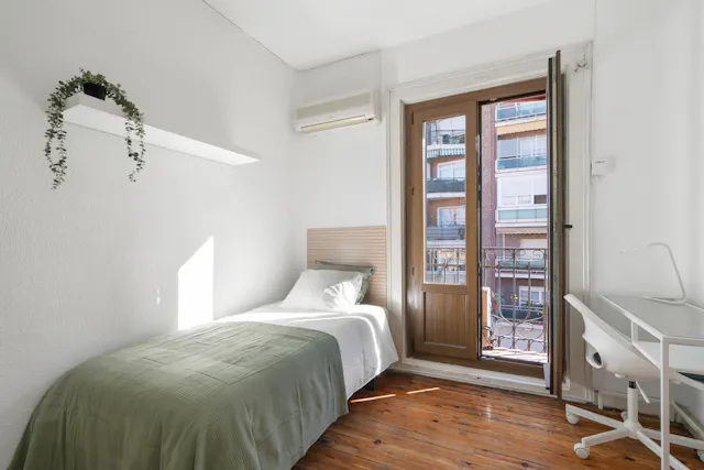 Private room in Calle de López de Hoyos, Madrid (1585392) room image 1