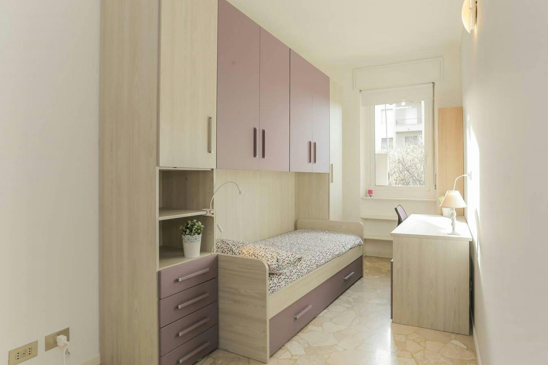 Private room for rent for €642 per month in Milan, Viale Lombardia