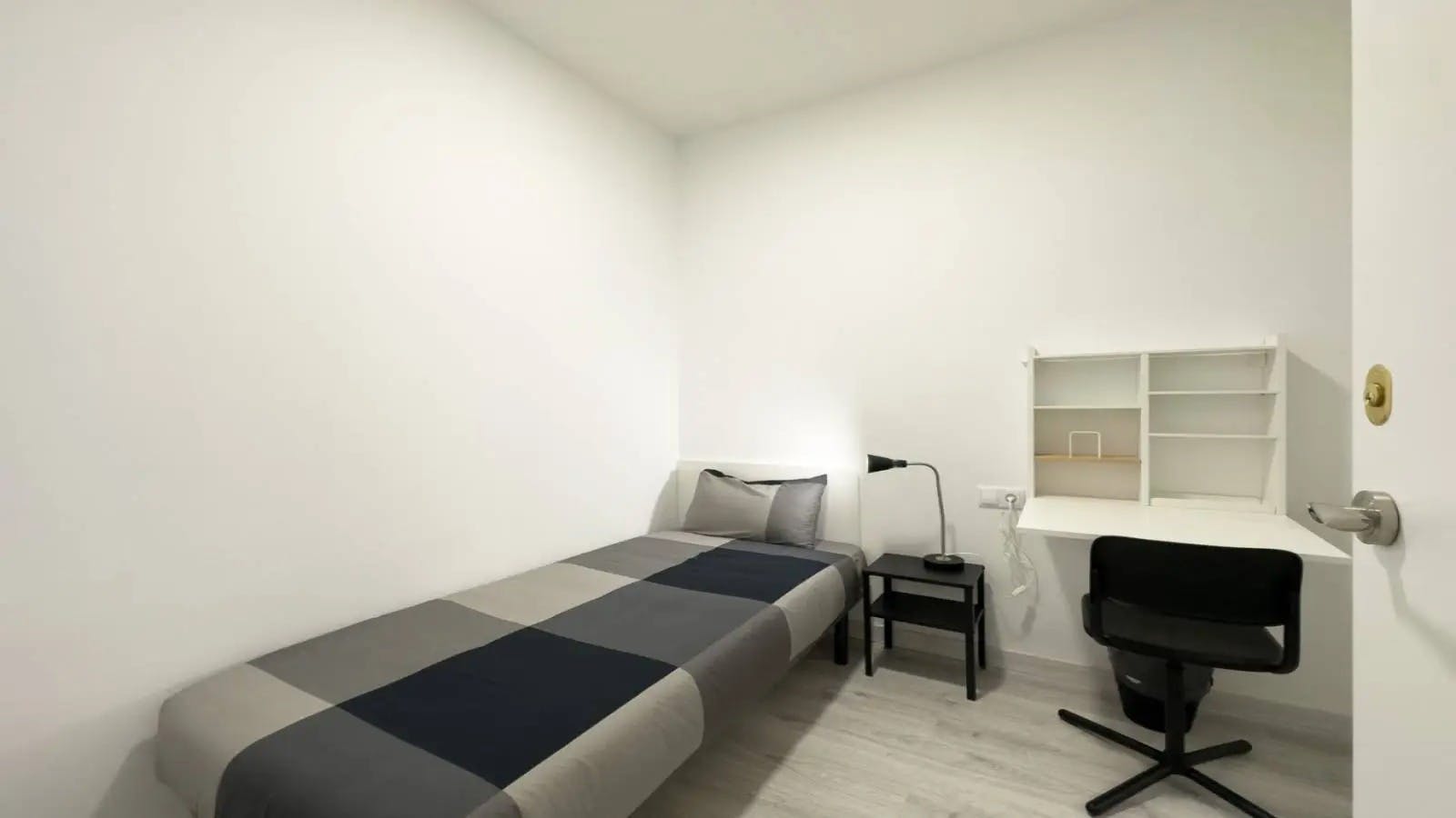 Apartment Barcelona, 1 bed, 9m² — photo 1