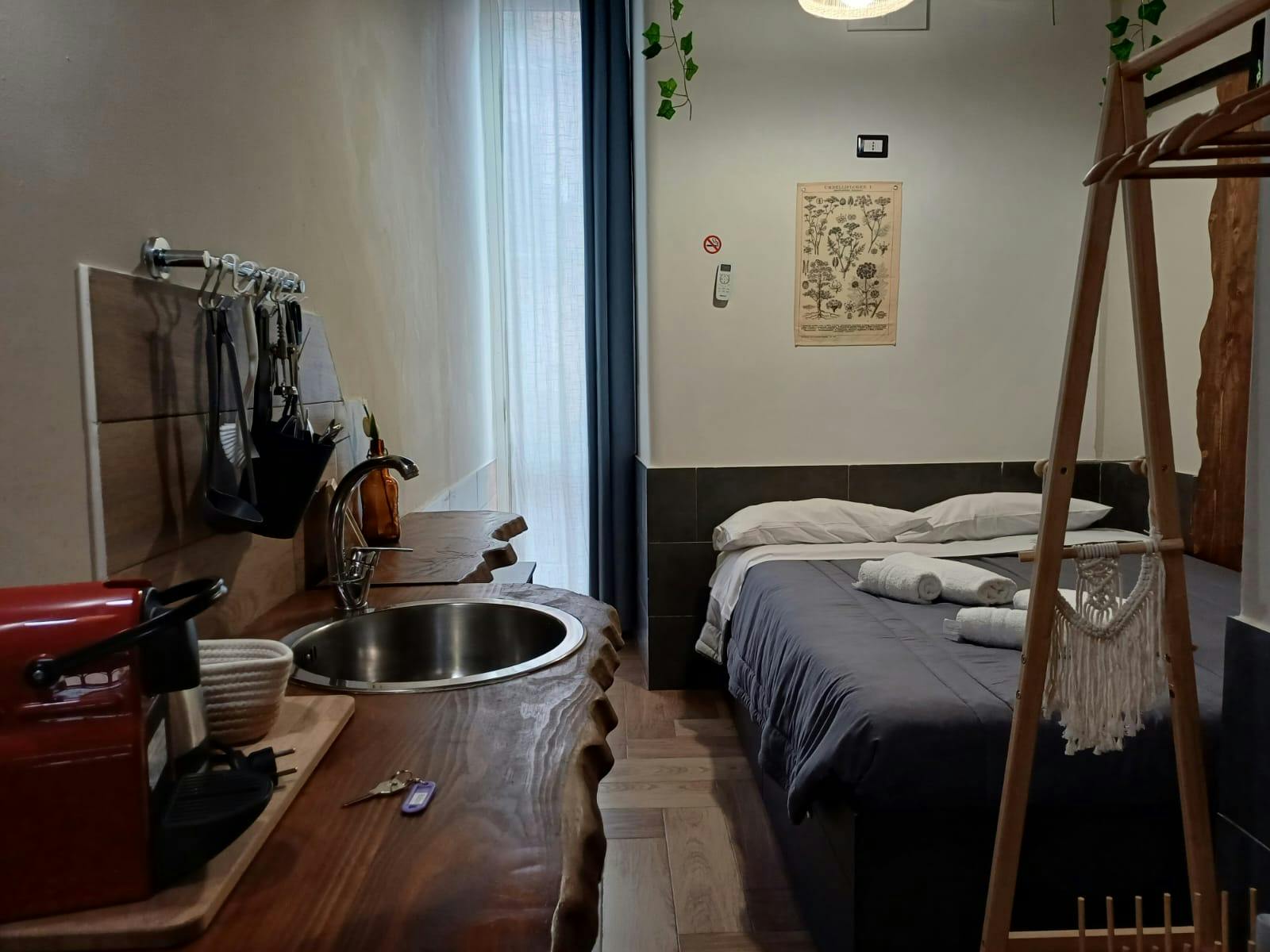 Studio for rent for €570 per month in Naples, Piazza Principe Umberto