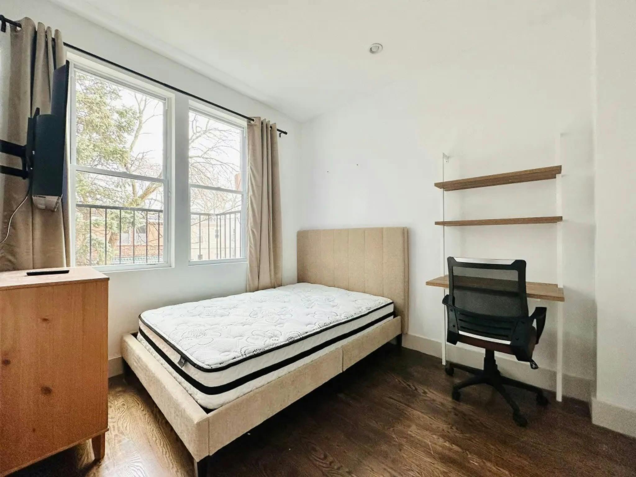 Summerfield Street, Queens County,  preview